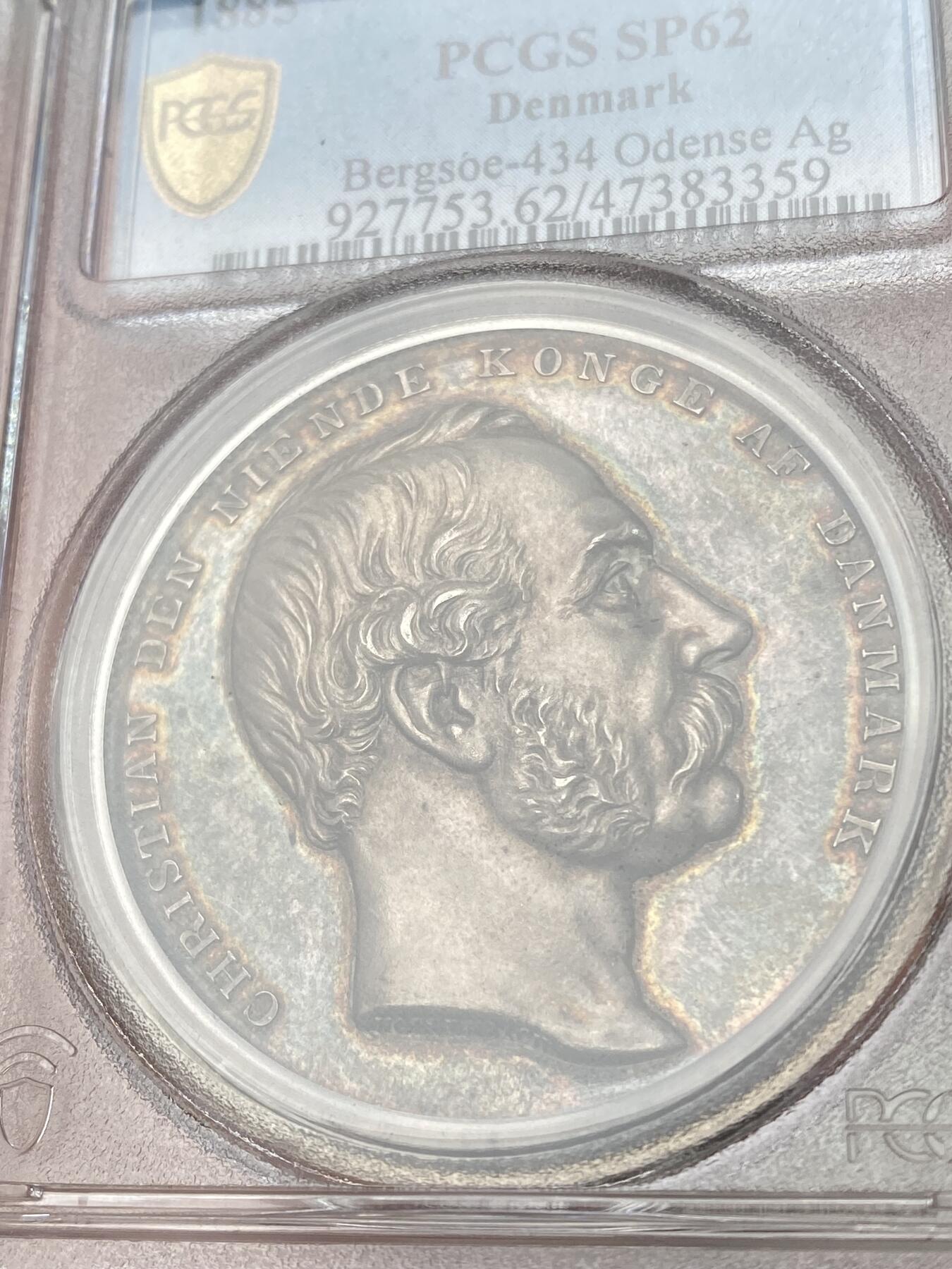 万国钱币拍卖第028期（花前月下●同享良章美币） PCGS SP62  唯一记录1885年丹麦国王克里斯蒂安九世像欧塞登工业与农业博览会纪念大银章 典型的北欧银章 ，背面北欧飞龙形象罕见又经典。实物超厚重，加厚评级盒！	43MM 45G