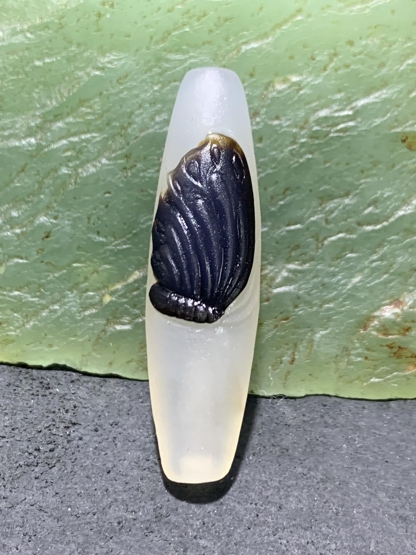 精美亚光高玉化海洋玉髓手工俏色巧雕蝴蝶桶珠一个！
