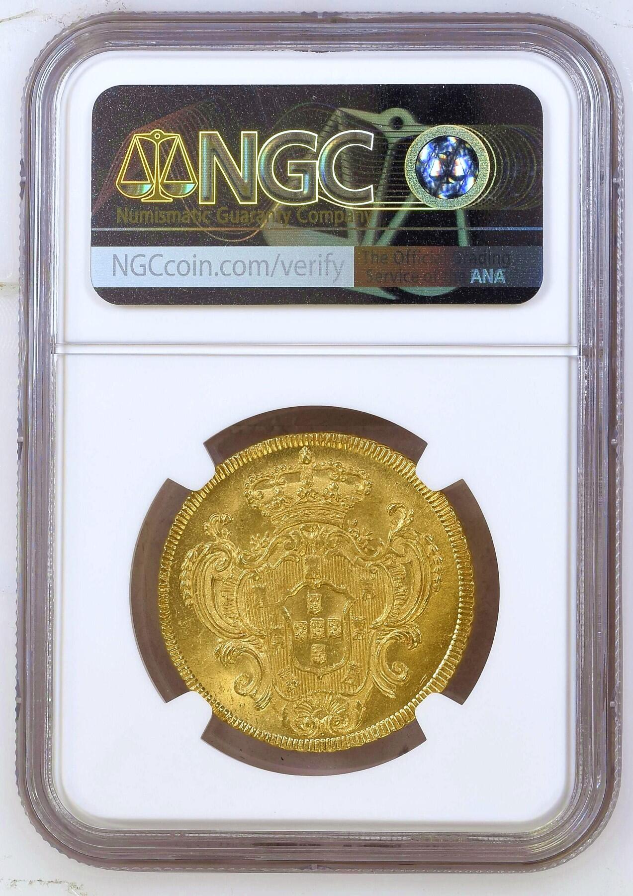 【Blue Auction】✨世界纸币精拍第500期盛典——白金之夜🔥🔥🔥 B-【唯一冠军分 高分罕见 名家旧藏】葡属巴西 1789年6400瑞斯 大金币 14.34克 首位女王玛利亚一世 披纱版本较少见 有别于普通版 本枚细节完整 眼睛炯炯有神 高点佳 实物转光强烈 金光灿灿非常诱人 NGC MS64 不论PCGS还是NGC均是唯一冠军 （据吉马良斯说，这是最稀缺的一种，他的定价高于1786-R的关键日期。)