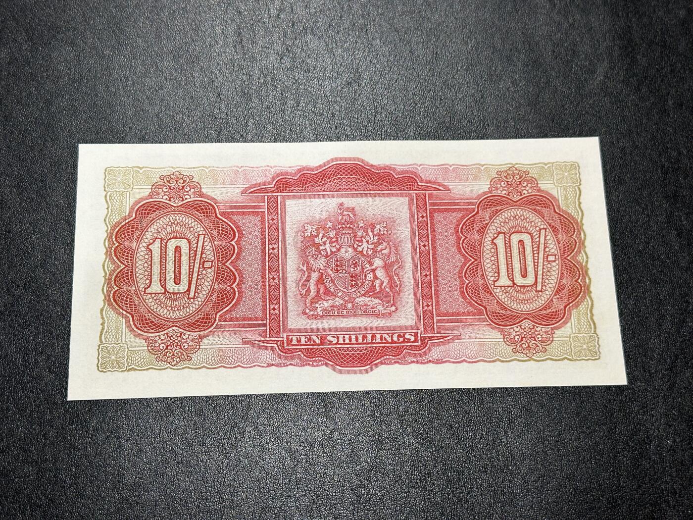 《外钞收藏家》第三百八十五期 1957年百慕大10先令 UNC- 中间疑似有问题