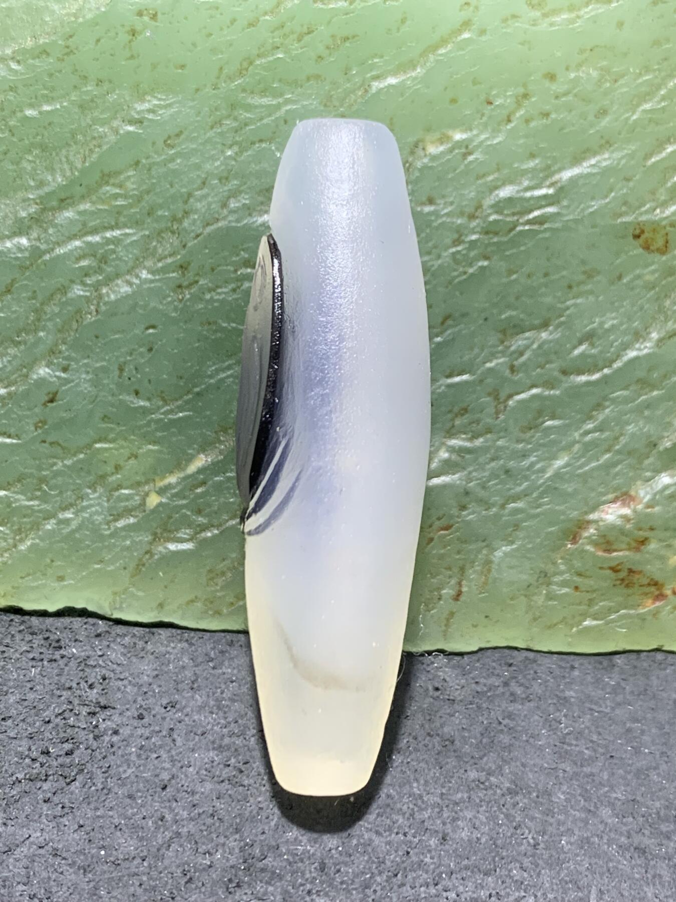 精美亚光高玉化海洋玉髓手工俏色巧雕蝴蝶桶珠一个！