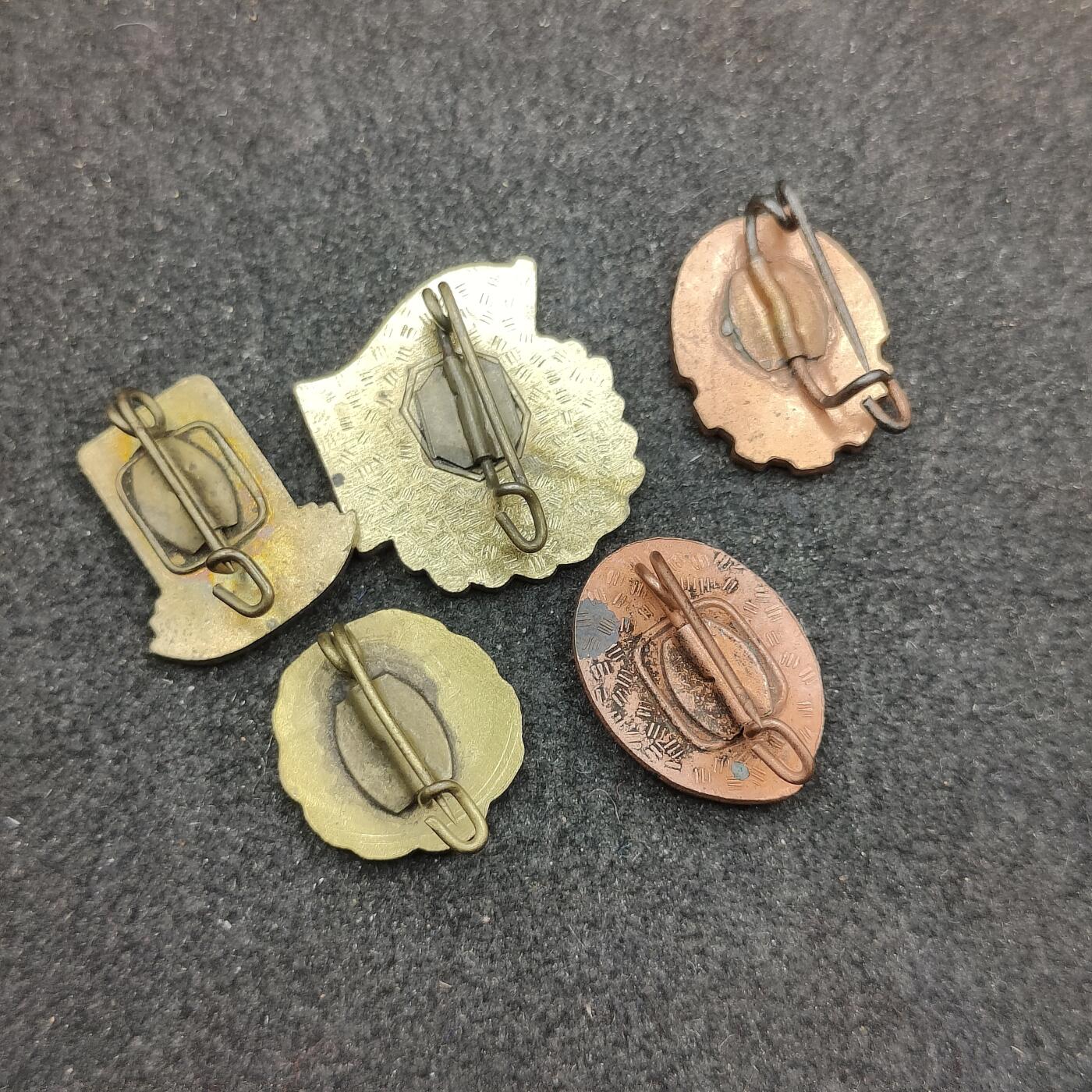 全场0元起拍 第170期 咸鱼国勋章拍卖专场 7月3日（周三）下午6：00开始 东德徽章五个