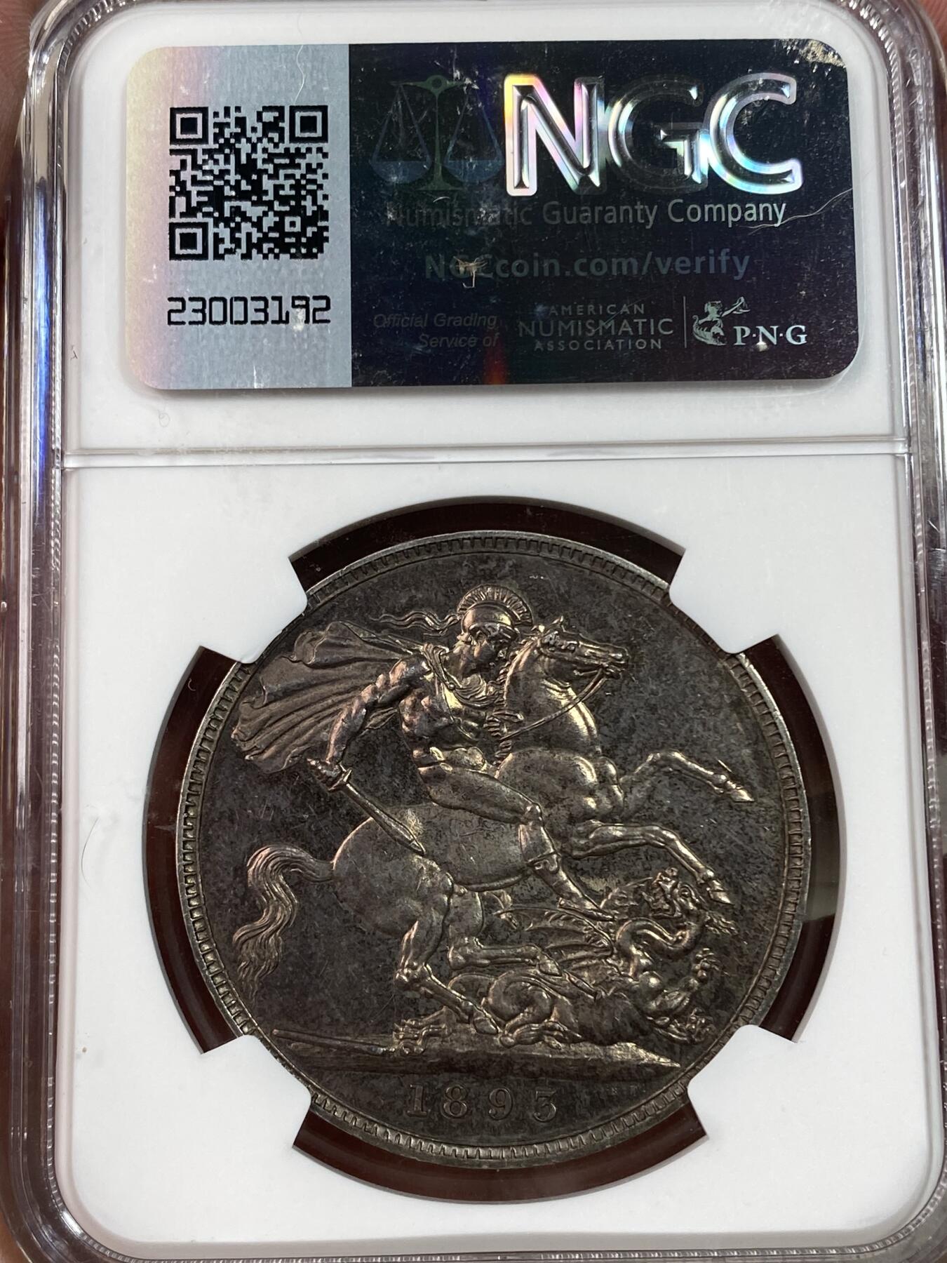 万国钱币拍卖第028期（花前月下●同享良章美币） NGC PF61 1893年英国维多利亚女皇批纱马剑精制克朗 经典的英式火烧云包浆 实物镜面状态很好