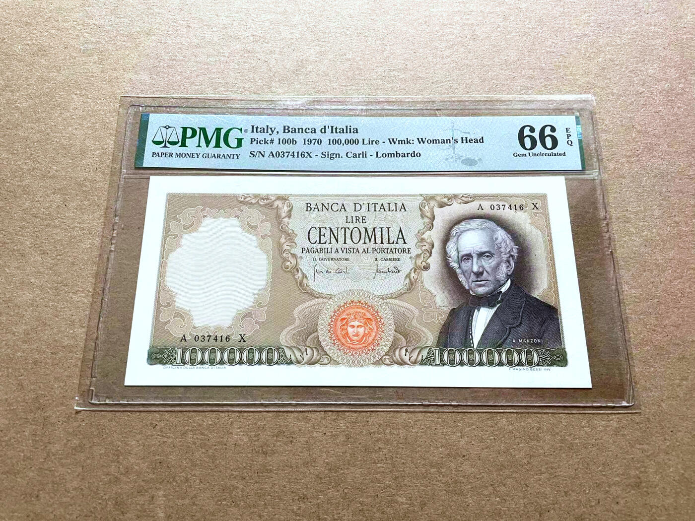 【Blue Auction】✨世界纸币精拍第500期盛典——白金之夜🔥🔥🔥 I-【b版】意大利 1970年10万里拉 顶级人物雕刻曼左尼  PMG66EPQ 背面科莫、科莫湖和博莱托山风景唯美 