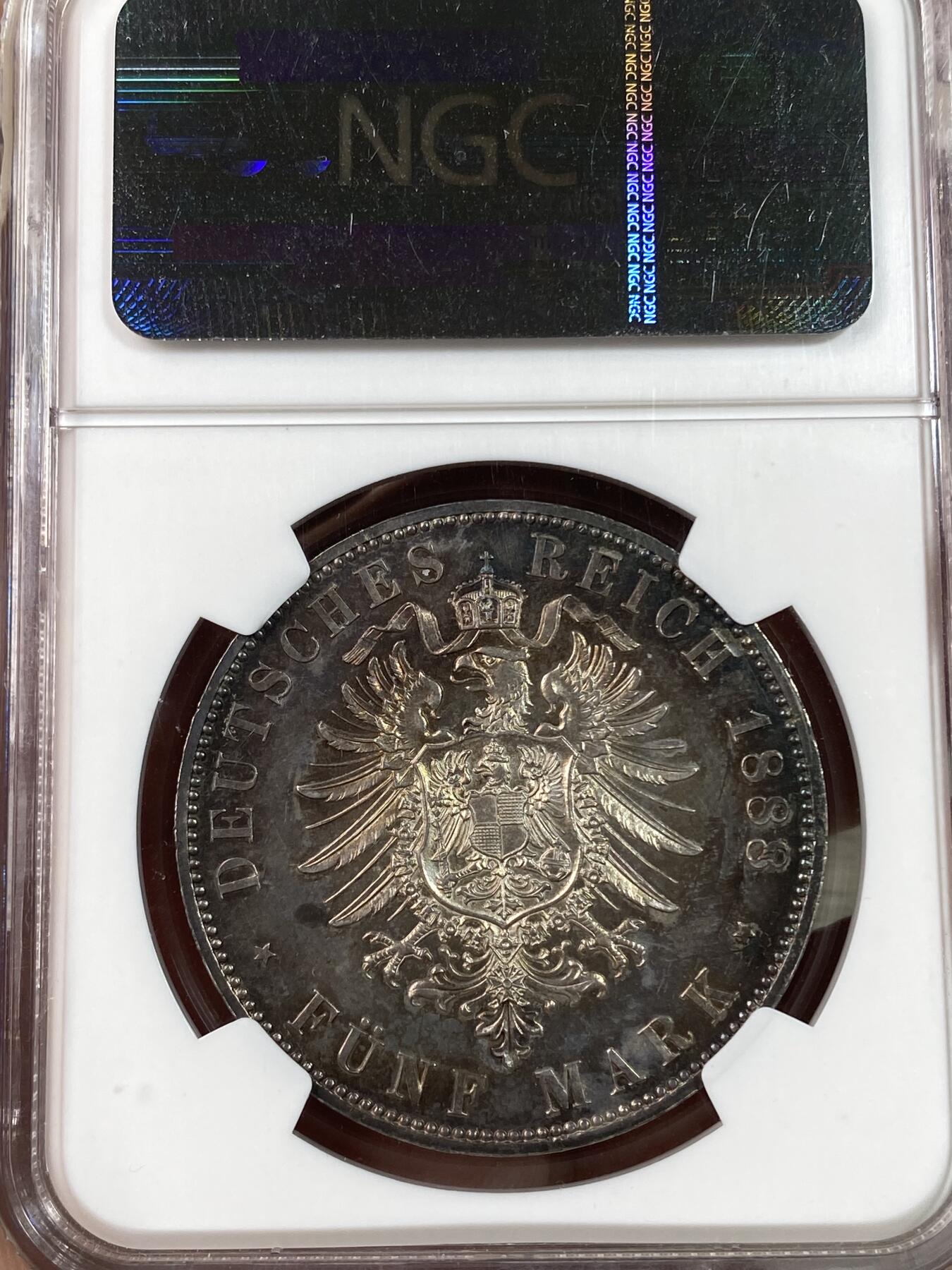 万国钱币拍卖第028期（花前月下●同享良章美币） NGC PF64 1888年德国三皇之年腓特烈三世短翅精制5马克 弗三易得 精制难求 更何况是这种原汁原味的老五彩状态 一步到位的收藏级品质