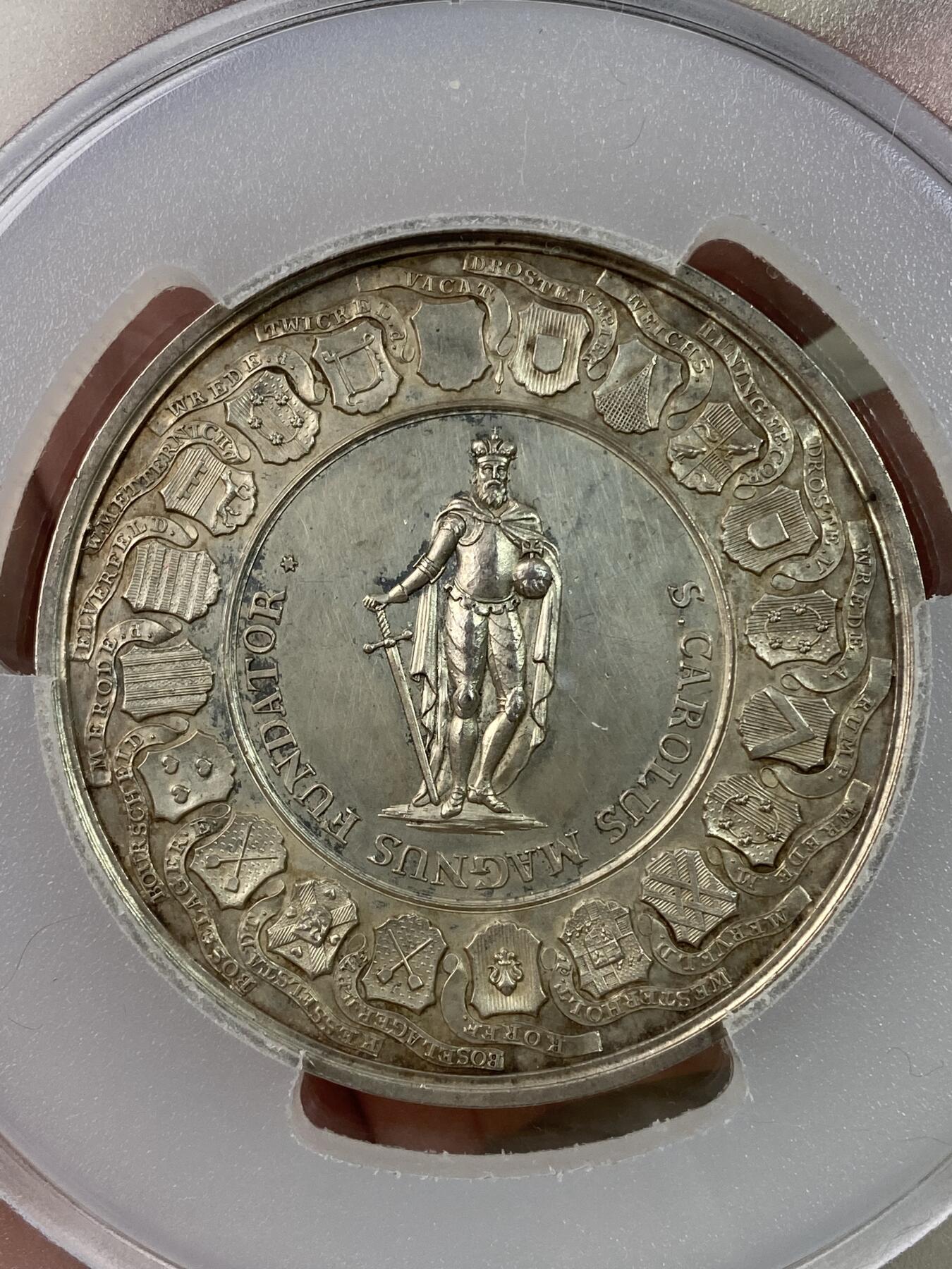 万国钱币拍卖第028期（花前月下●同享良章美币） PCGS SP62 亚军1801年神圣罗马帝国明斯特主教区查理大帝与圣彼得像主教缺位纪念大银章 老Loos.F.大师设计银章 （1.5泰勒规格大银章） 仅仅一个更高分。