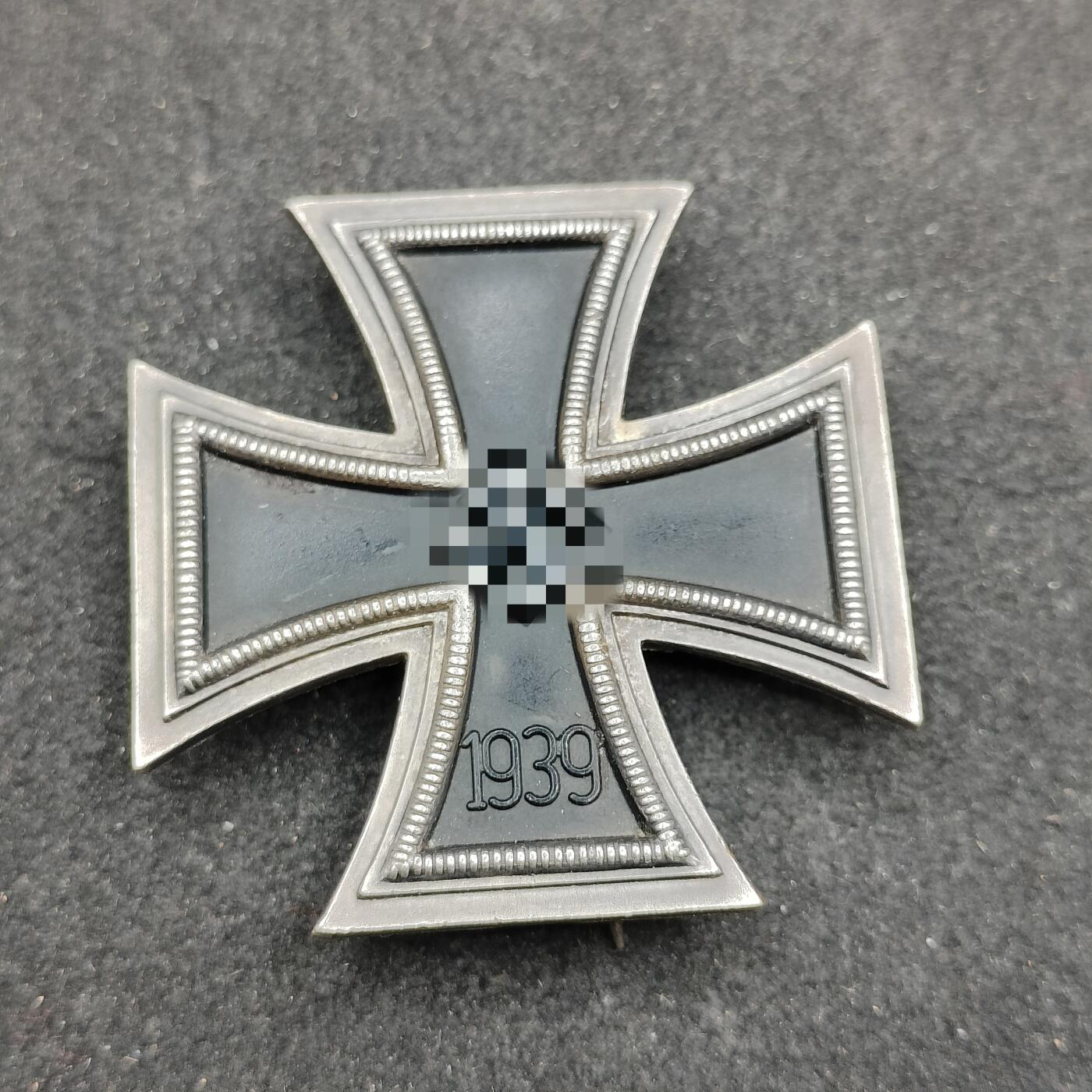 全场0元起拍 第170期 咸鱼国勋章拍卖专场 7月3日（周三）下午6：00开始 39版铁十字 三片式 残留白油 背后有厂标+