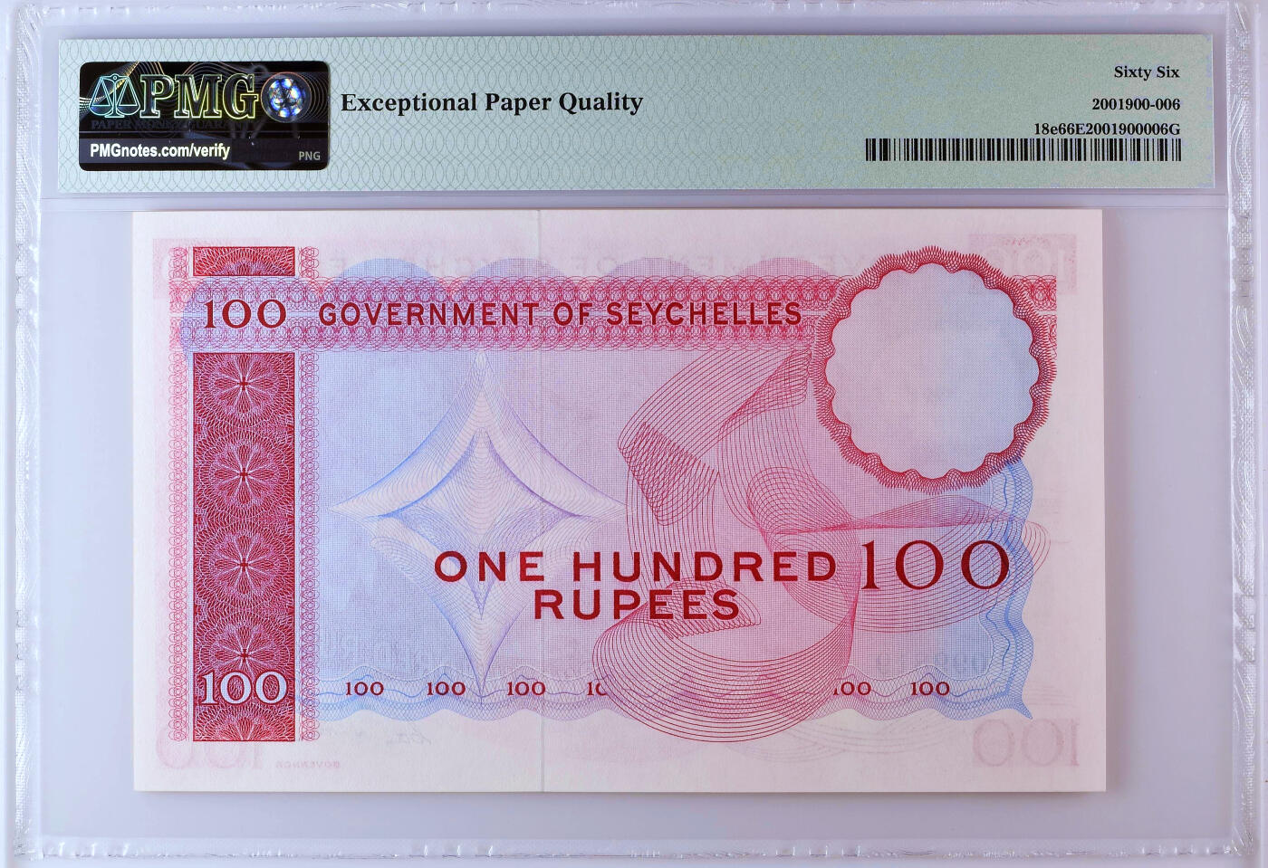 【Blue Auction】✨世界纸币精拍第500期盛典——白金之夜🔥🔥🔥  S-【仅1张更高分 A/1首发冠倒置号】塞舌尔 1975年100卢比 最高值 购买力巨大 PMG66EPQ 喜庆的红色 寓意美好的象龟 作为戎装女王纸币的翘楚，不论是从纸币雕刻的精湛程度，还是不断刷新的成交纪录，都是每一个女王纸币收藏者的终极目标。 