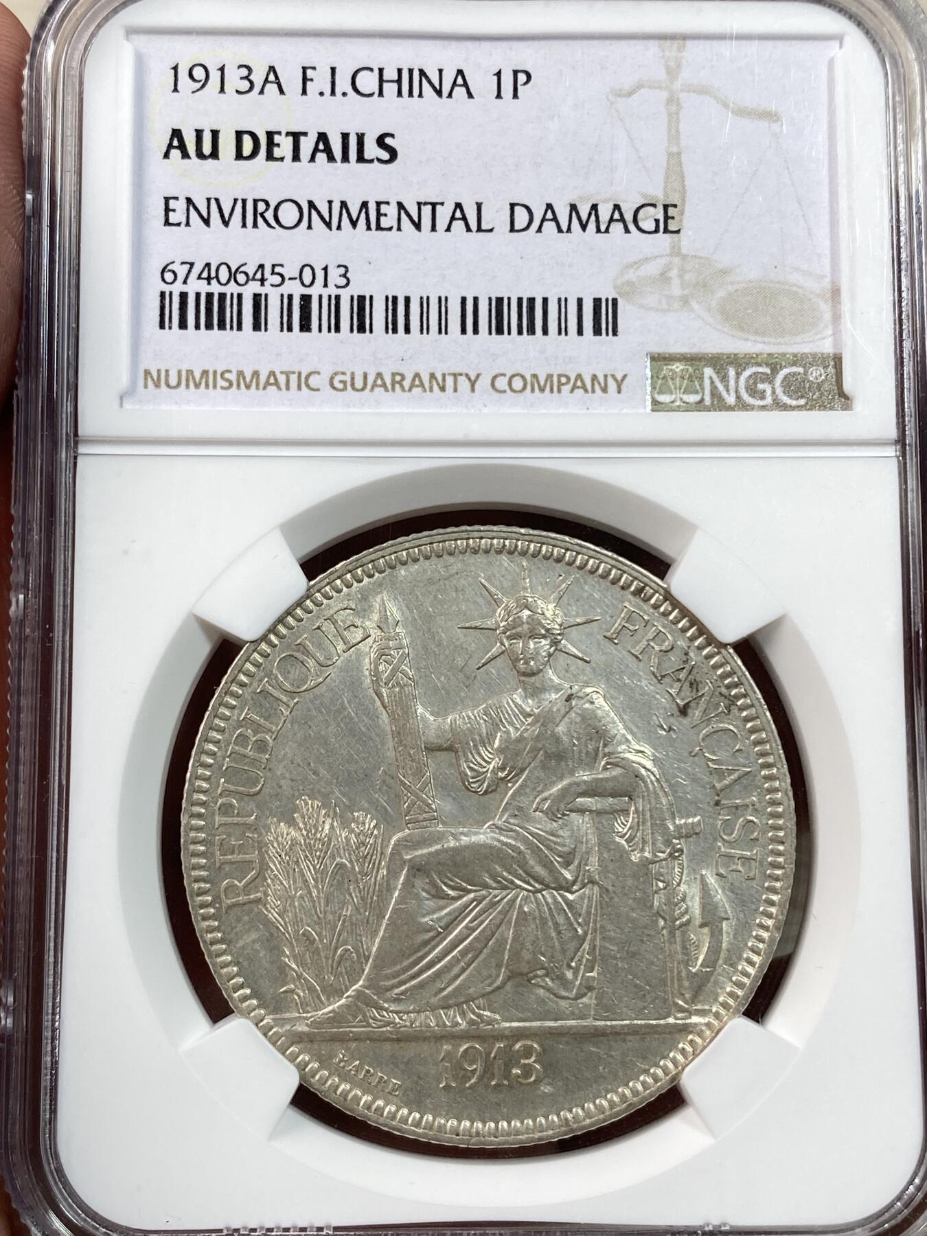 万国钱币拍卖第028期（花前月下●同享良章美币） NGC AUD 1913年法属印支1皮阿斯特坐洋大银币 原光状态不错 有轻微环境损害