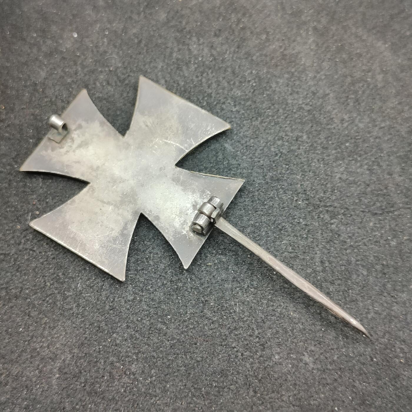 全场0元起拍 第170期 咸鱼国勋章拍卖专场 7月3日（周三）下午6：00开始 39版铁十字 三片式 残留白油 背后有厂标+