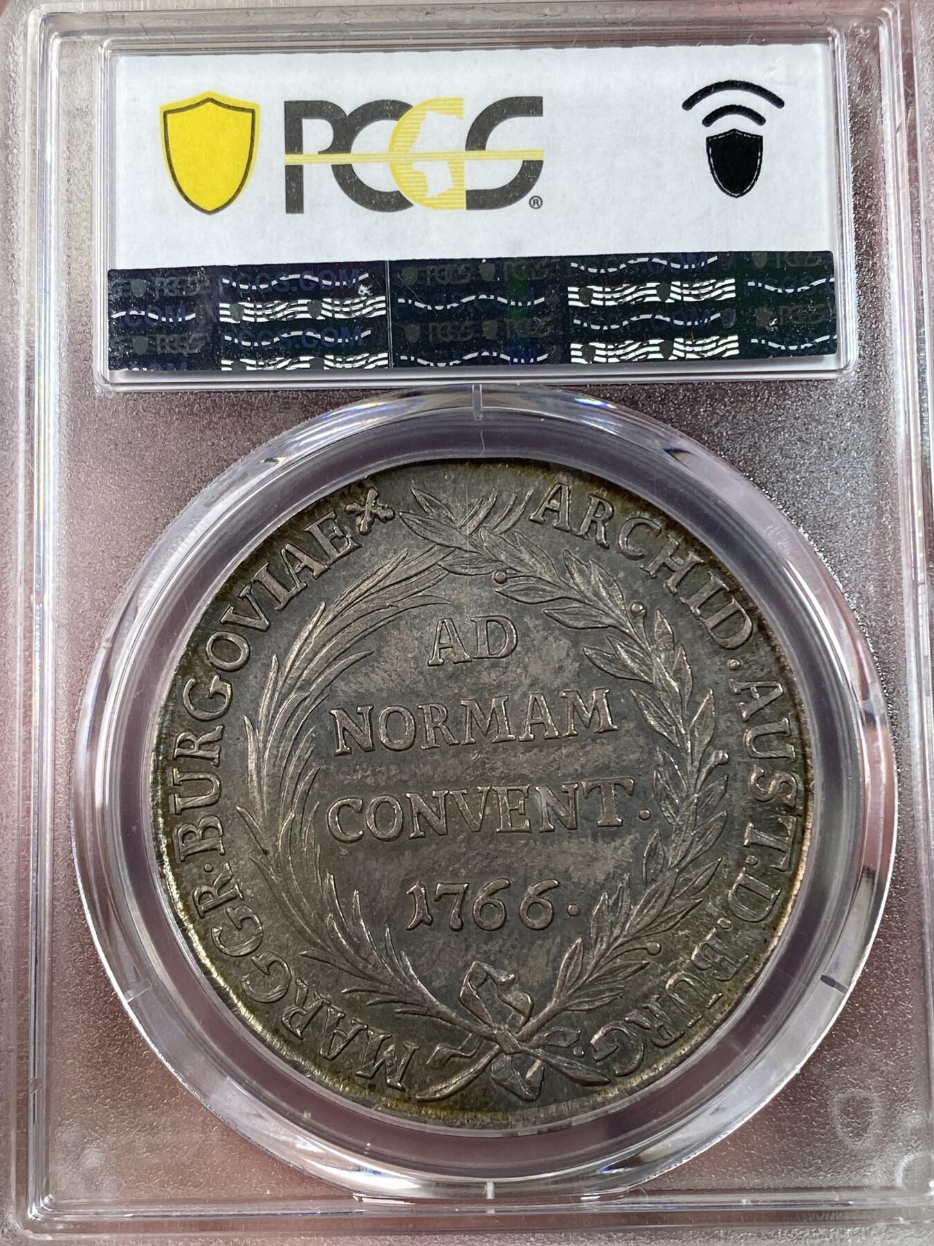万国钱币拍卖第028期（花前月下●同享良章美币） PCGS MS62 1766年奥地利泰勒 布尔高厂 PCGS MS62  玛丽亚·特蕾莎治下的铸币，正面有其M. THERESIA的皇名，搭配经典的双狮鹫盾徽而非胸像。  两面深打，原始均匀包浆，带有蓝绿色调。
