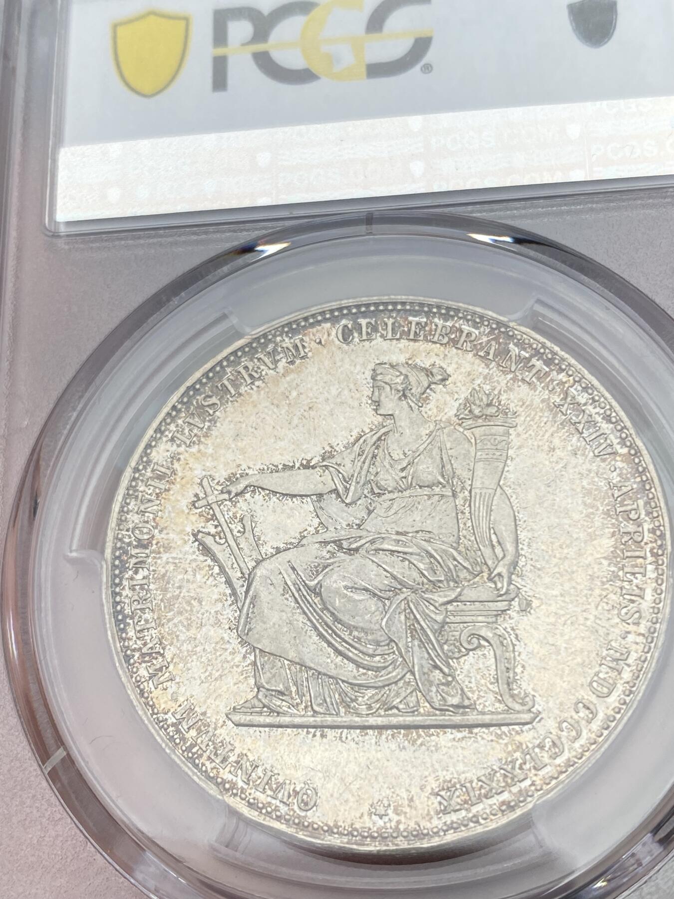 万国钱币拍卖第028期（花前月下●同享良章美币） PCGS MS64 1879年奥地利佛朗茨一世与茜茜公主银婚纪念2盾 顶级BU状态，淡金彩包浆，强流银霜光，pl感强烈，实物炫目，万里挑一的品质。