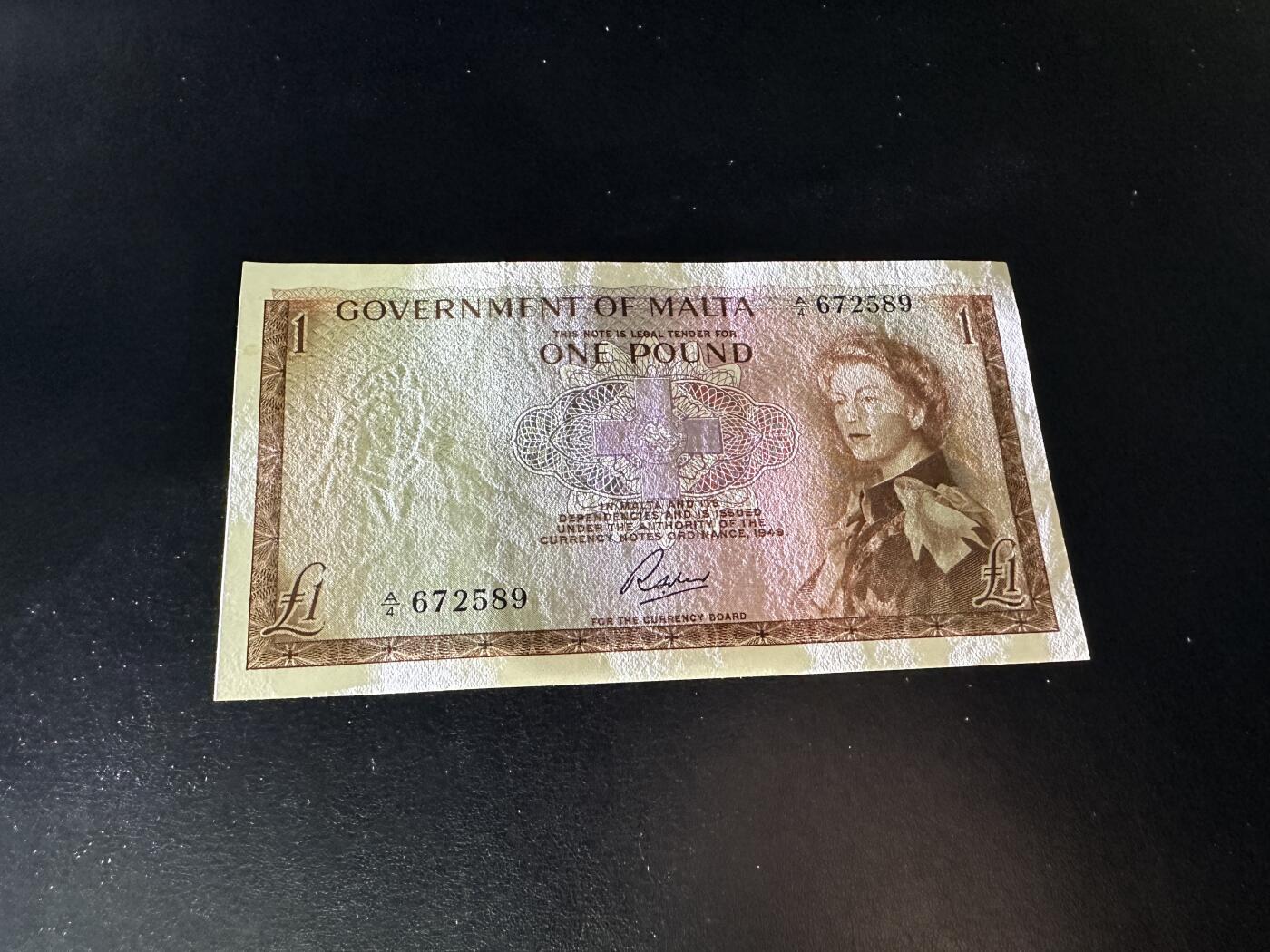 《外钞收藏家》第三百八十五期 1949年马耳他1镑 精美女王 近全新 边角轻微瑕疵