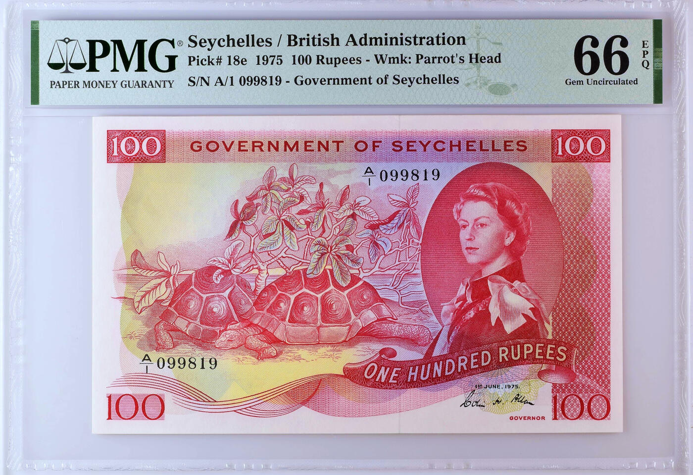 【Blue Auction】✨世界纸币精拍第500期盛典——白金之夜🔥🔥🔥  S-【仅1张更高分 A/1首发冠倒置号】塞舌尔 1975年100卢比 最高值 购买力巨大 PMG66EPQ 喜庆的红色 寓意美好的象龟 作为戎装女王纸币的翘楚，不论是从纸币雕刻的精湛程度，还是不断刷新的成交纪录，都是每一个女王纸币收藏者的终极目标。 