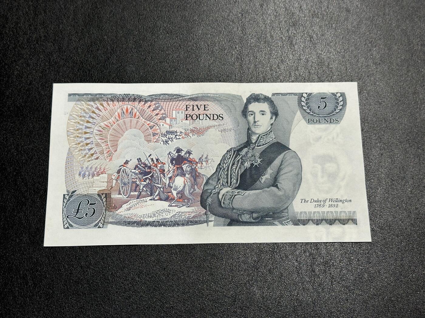 《外钞收藏家》第三百八十五期 英国D序列5镑 全新