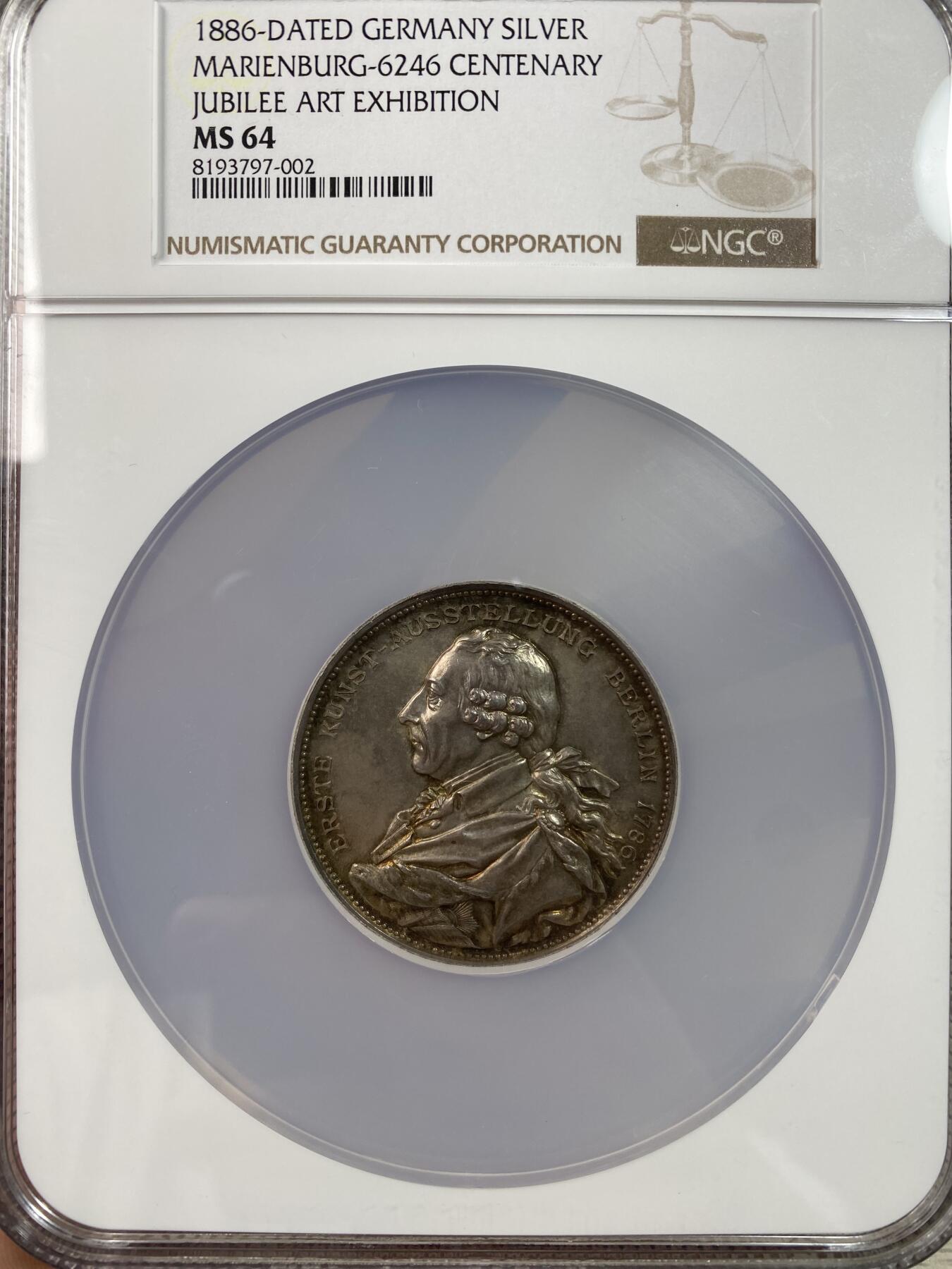 万国钱币拍卖第028期（花前月下●同享良章美币） NGC MS64 1886年德国威廉一世纪念柏林艺术展百年创展暨腓特烈大帝逝世百年纪念大银章 48MM 110G 非常厚重的高浮雕官铸大银章 普鲁士银章系列的名誉品种之一 G.LOOS名家倾力设计