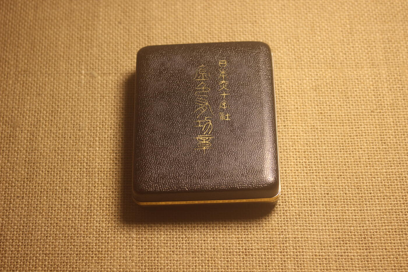 2024.7.3日货拍卖 赤十字金色有功章，战后式样 