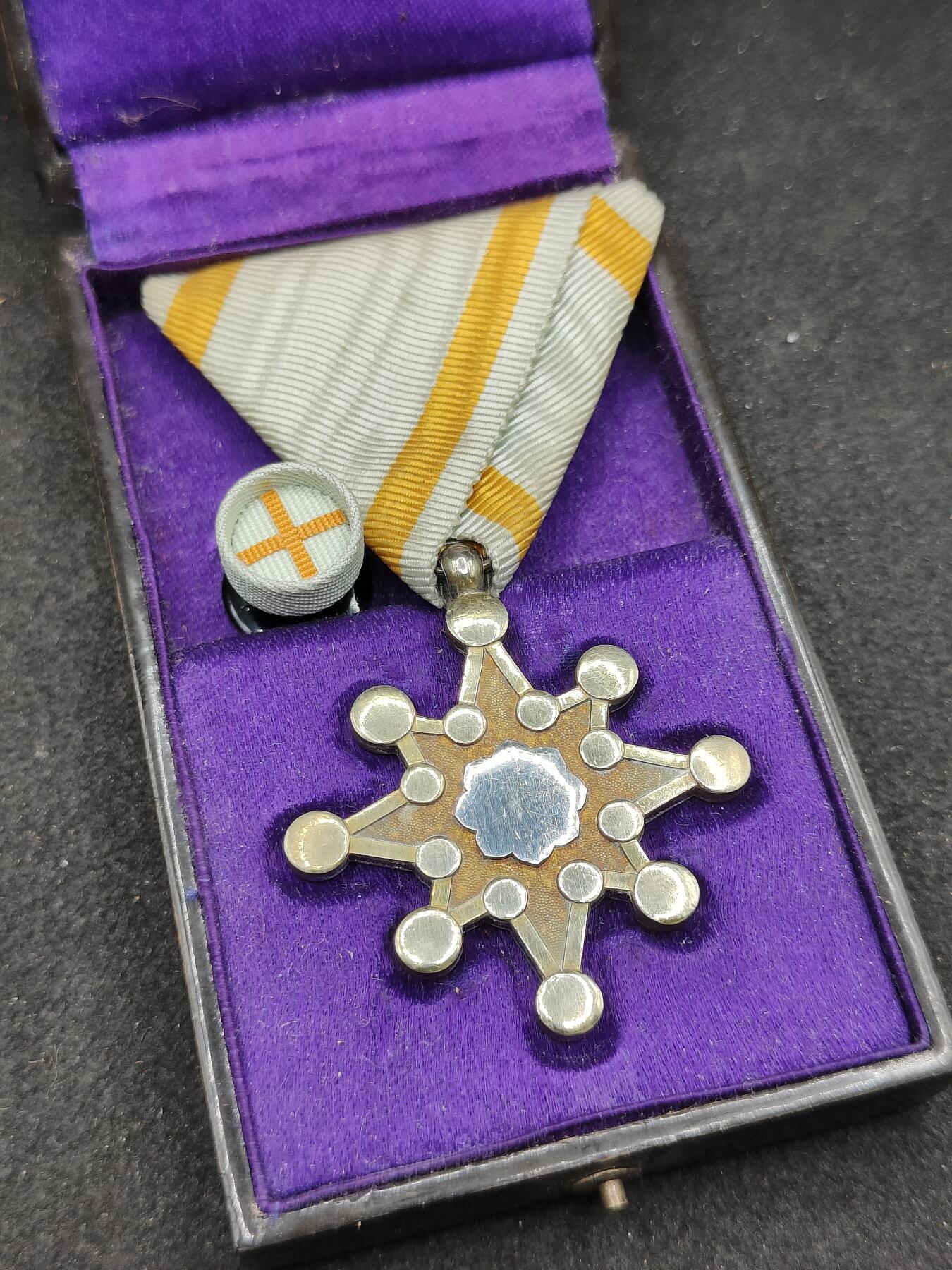 全场0元起拍 第170期 咸鱼国勋章拍卖专场 7月3日（周三）下午6：00开始 稀少 m标 鎏金完美品明治时期七等瑞宝章银制带盒略