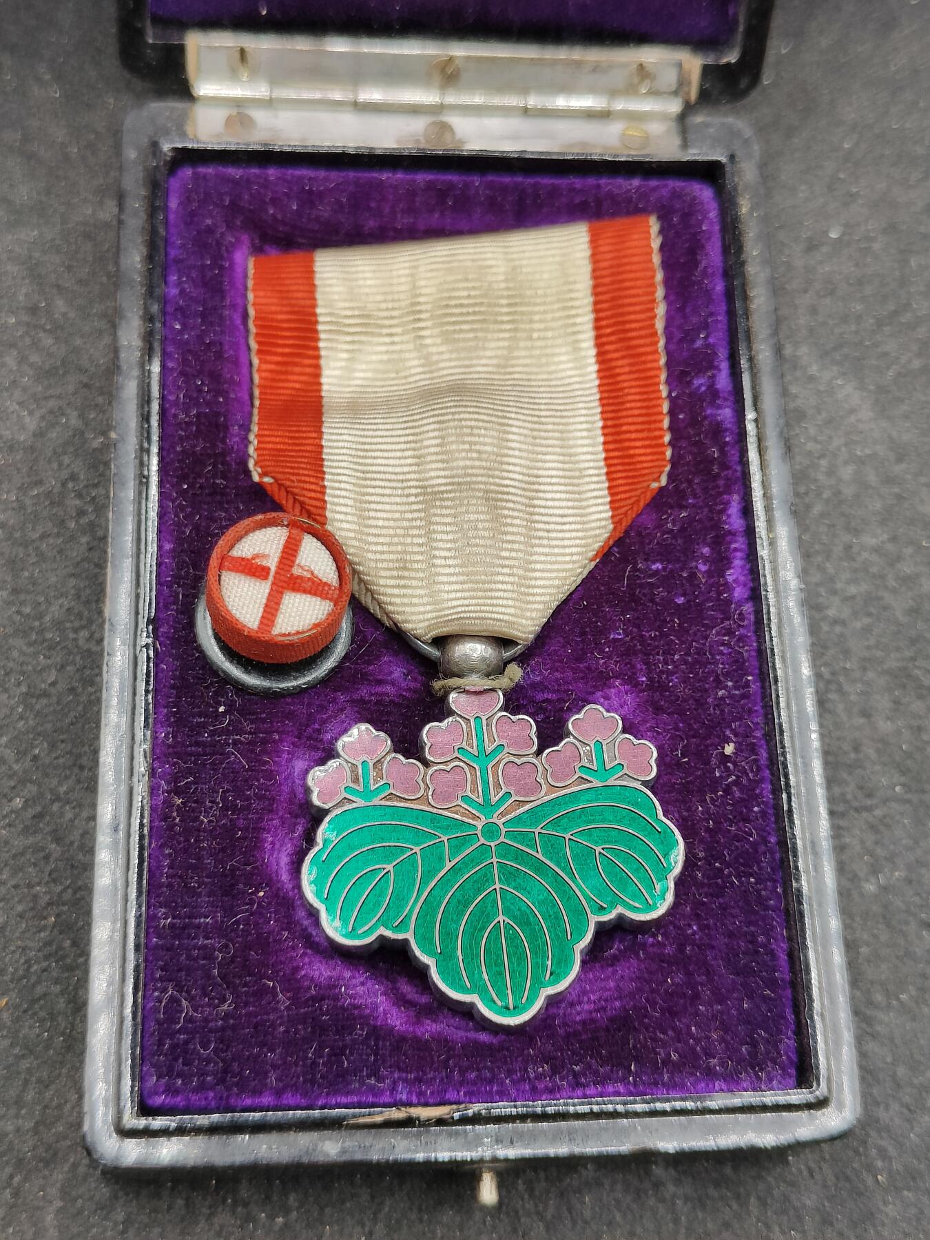 全场0元起拍 第170期 咸鱼国勋章拍卖专场 7月3日（周三）下午6：00开始 日本战时青叶 银制带盒略