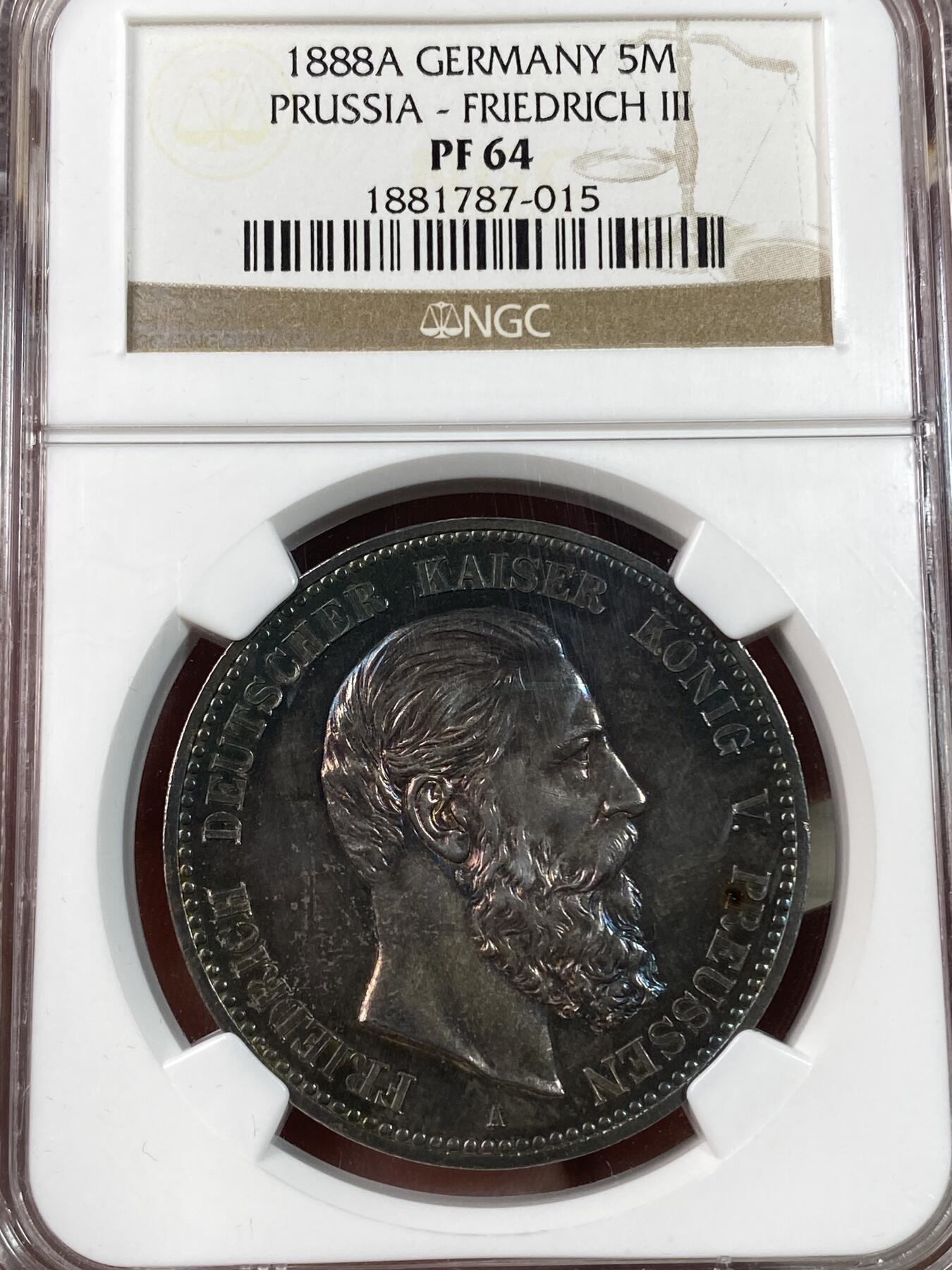 万国钱币拍卖第028期（花前月下●同享良章美币） NGC PF64 1888年德国三皇之年腓特烈三世短翅精制5马克 弗三易得 精制难求 更何况是这种原汁原味的老五彩状态 一步到位的收藏级品质