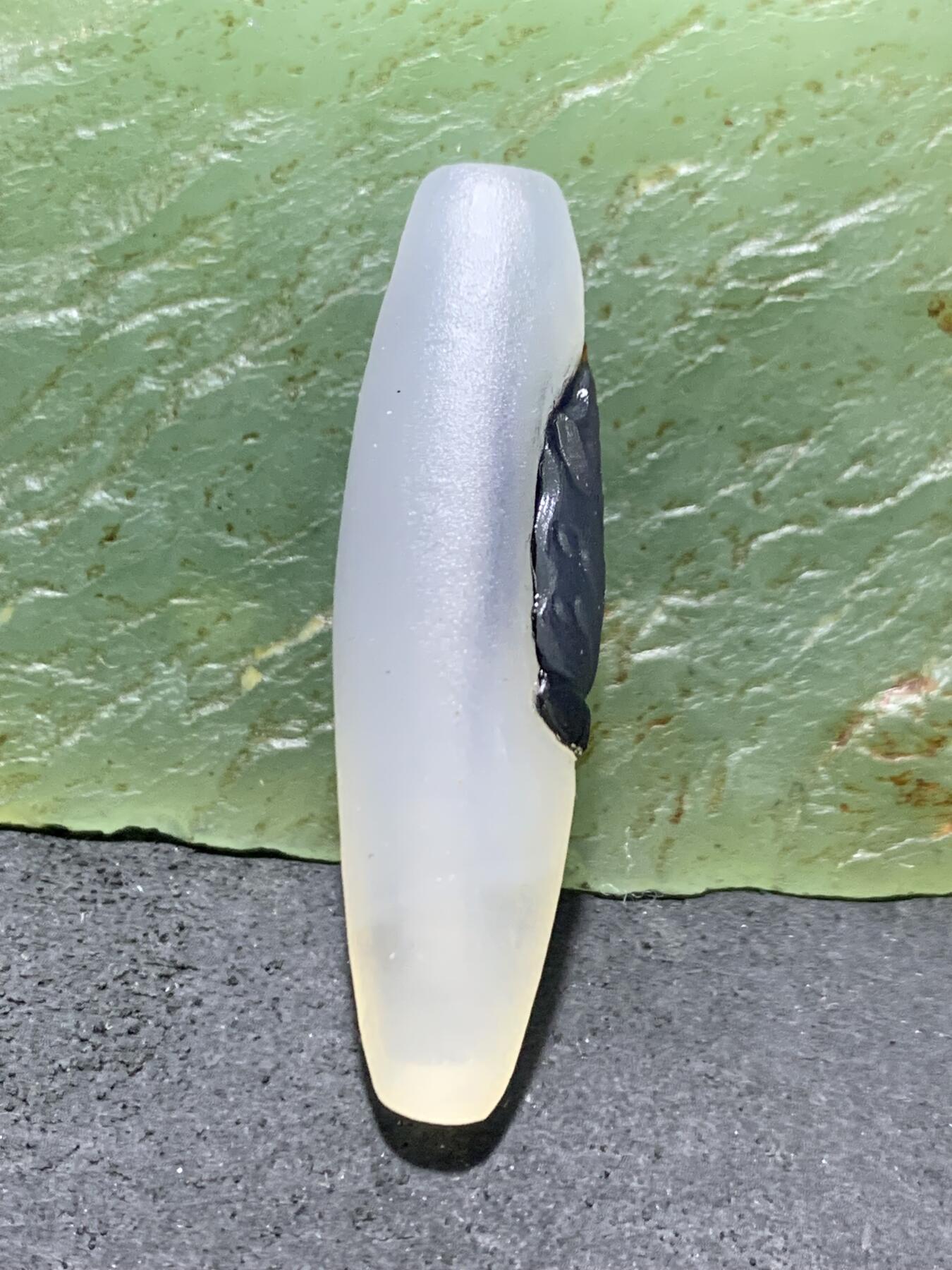 精美亚光高玉化海洋玉髓手工俏色巧雕蝴蝶桶珠一个！