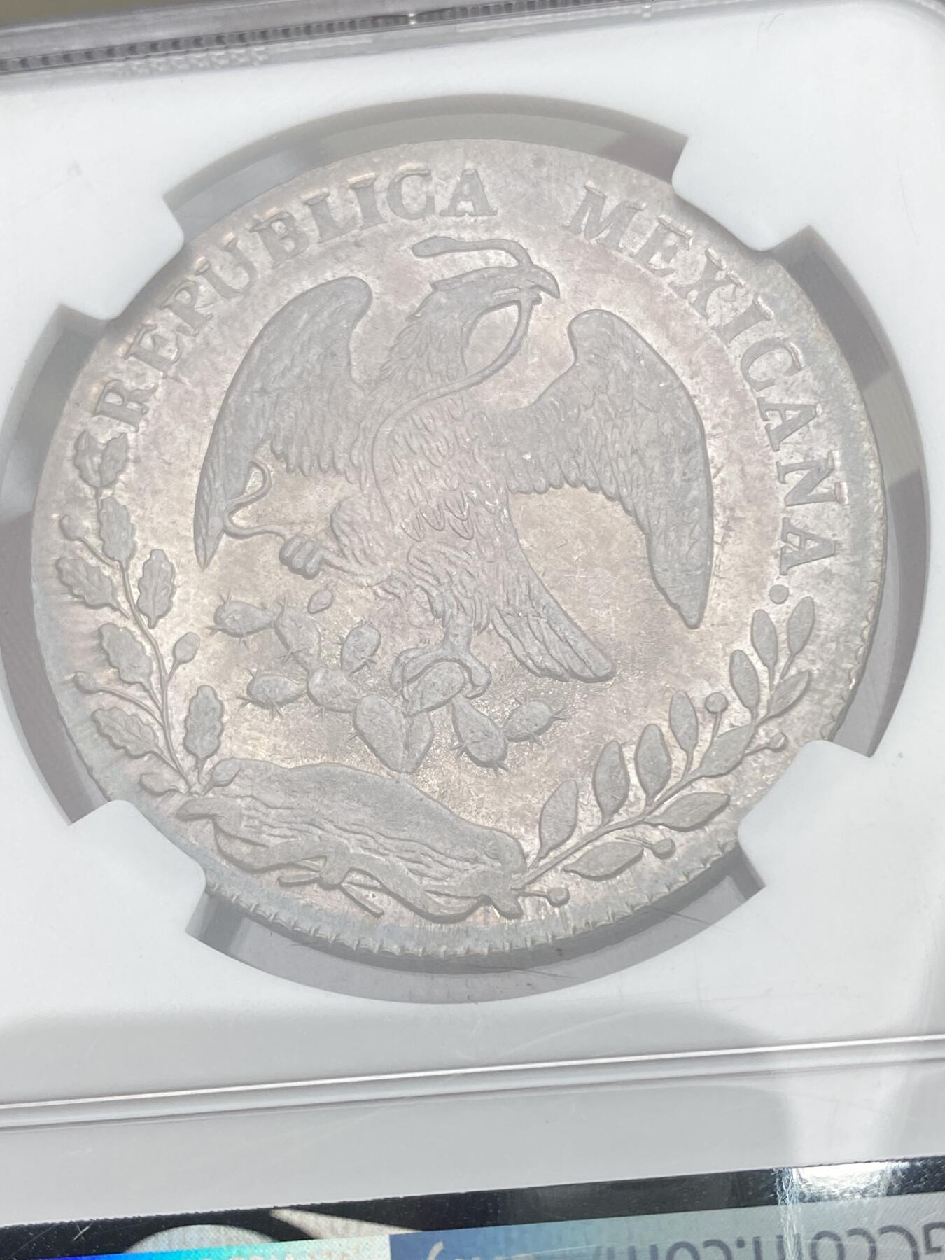 万国钱币拍卖第028期（花前月下●同享良章美币） NGC MS64 1855年墨西哥鹰洋8里亚尔 花边鹰洋 在华流通 MO-GF早期年份少见版别，双面老包浆，可爱粉紫彩。打制锐利，实物状态极佳。数据库亚军分，评级数稀少。