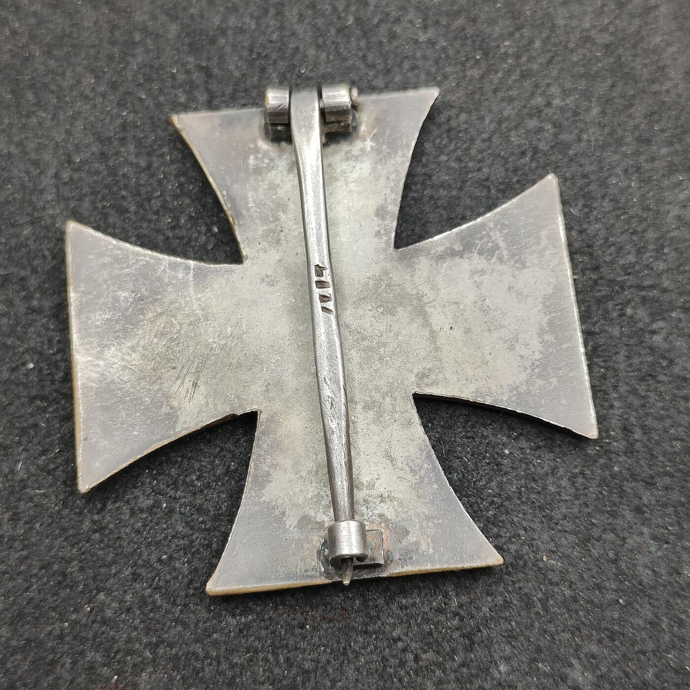 全场0元起拍 第170期 咸鱼国勋章拍卖专场 7月3日（周三）下午6：00开始 39版铁十字 三片式 残留白油 背后有厂标+