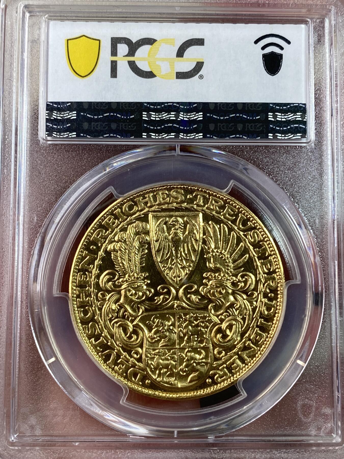 万国钱币拍卖第028期（花前月下●同享良章美币） PCGS SP64 1927年德国魏玛共和国总统兴登堡80大寿5马克形制大金章 23G左右，哥茨广为流传的一款经典设计，镜面精制的底板与喷砂感浓厚的高点相互辉映，如果放在N盒里应该是PFCAM的存在。