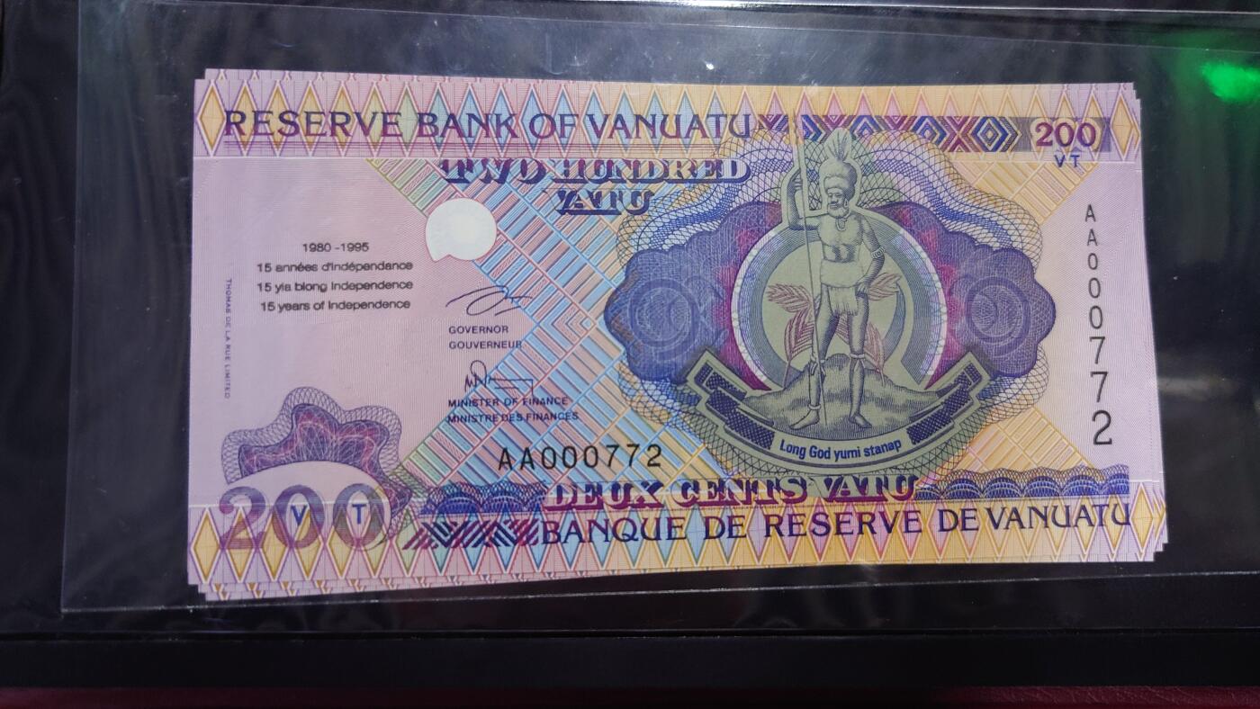 【世界钱币】精选微拍第116期暨2024年第27期  部分硬货0元起拍 还有新品1996首年瑞士人像1000等 1995年瓦努阿图200 纪念钞 全新绝品无4 发行量非常稀少