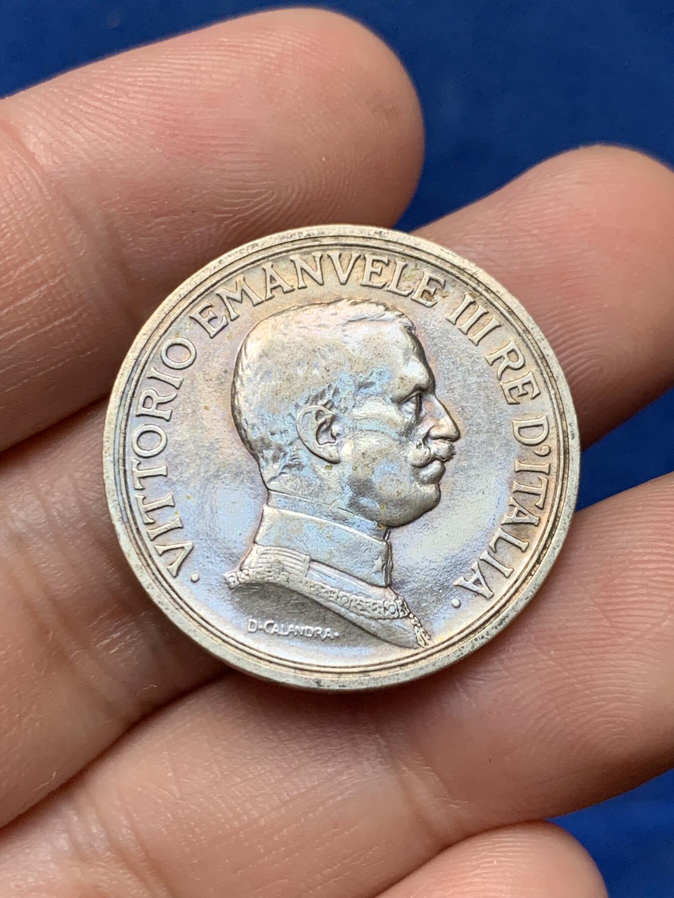 《竞宝斋》第284场- 周日，周一 2场连拍 （全场包邮） 意大利1914年马车2里拉银币