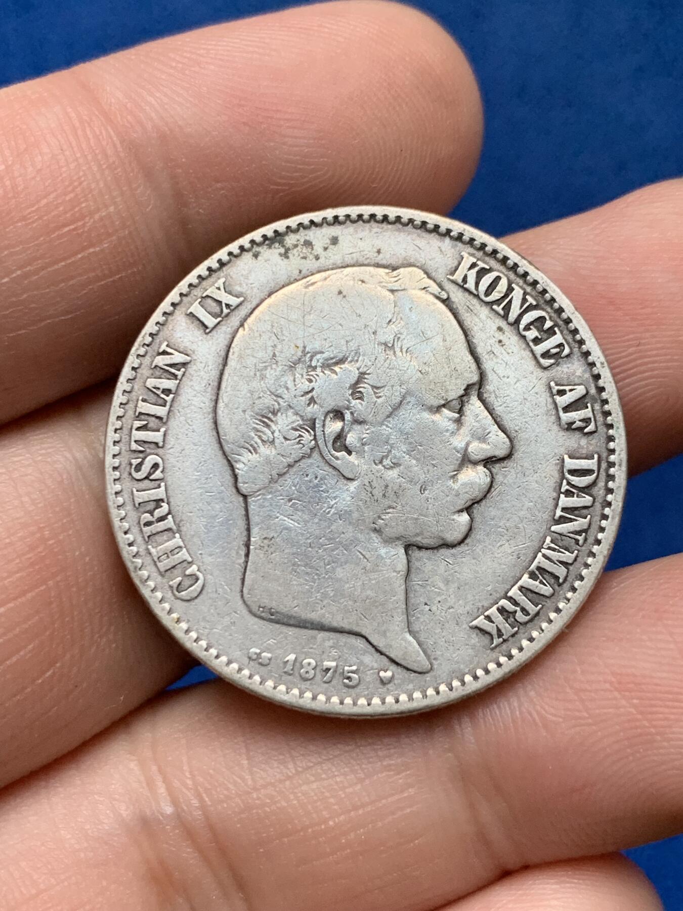 《竞宝斋》第284场- 周日，周一 2场连拍 （全场包邮） 丹麦1875年海豚2克朗银币 早期品种 书价很高