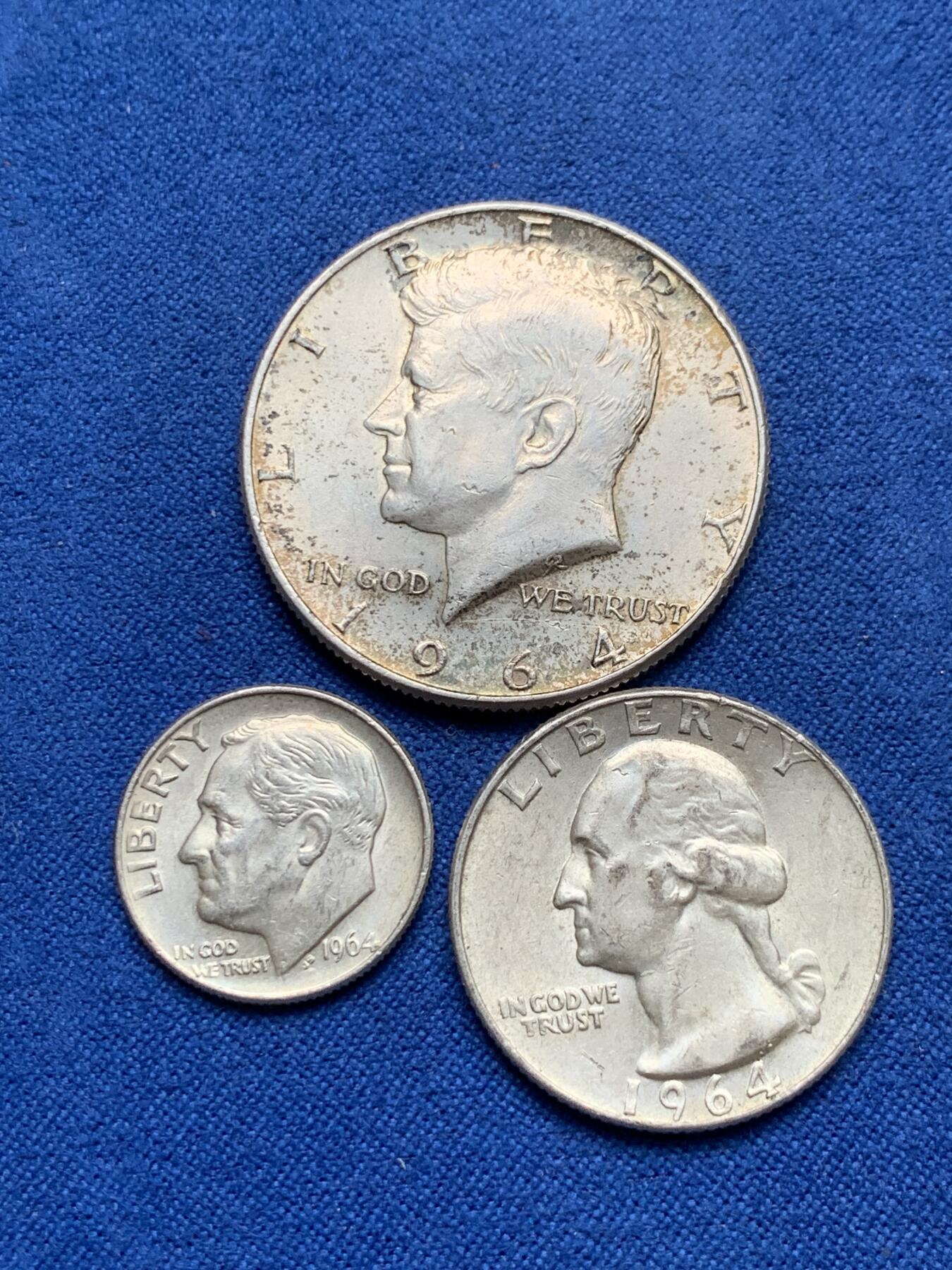 《竞宝斋》第284场- 周日，周一 2场连拍 （全场包邮） 3枚一组 原光好品1964美国高银版银币，包含肯尼迪半美元，华盛顿25美分，10美分，仅银价已130多元
