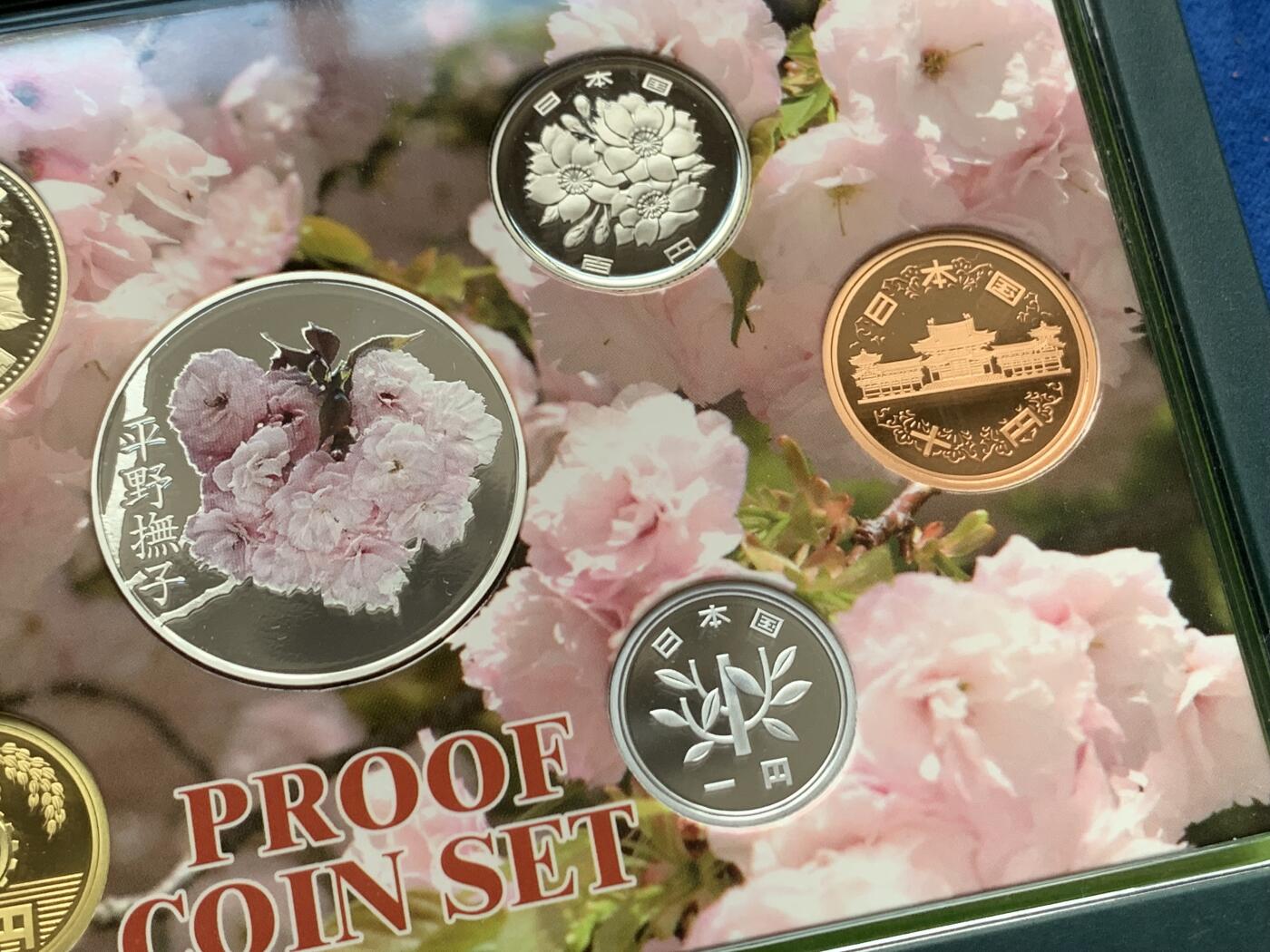 《竞宝斋》第284场- 周日，周一 2场连拍 （全场包邮） 日本 2009年 赏樱-平野抚子 精制套币 含1枚20克镀金银章