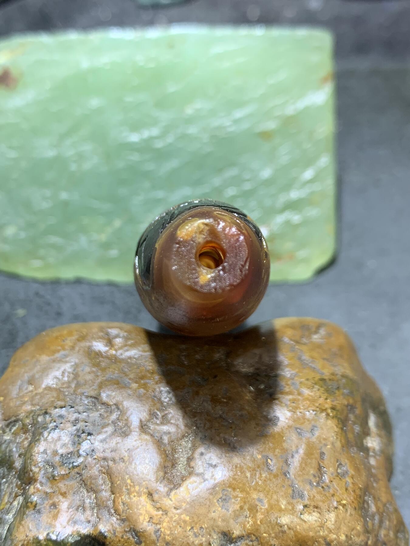 亚光高玉化巴西玛瑙手工俏色巧雕财字钱币桶珠一个