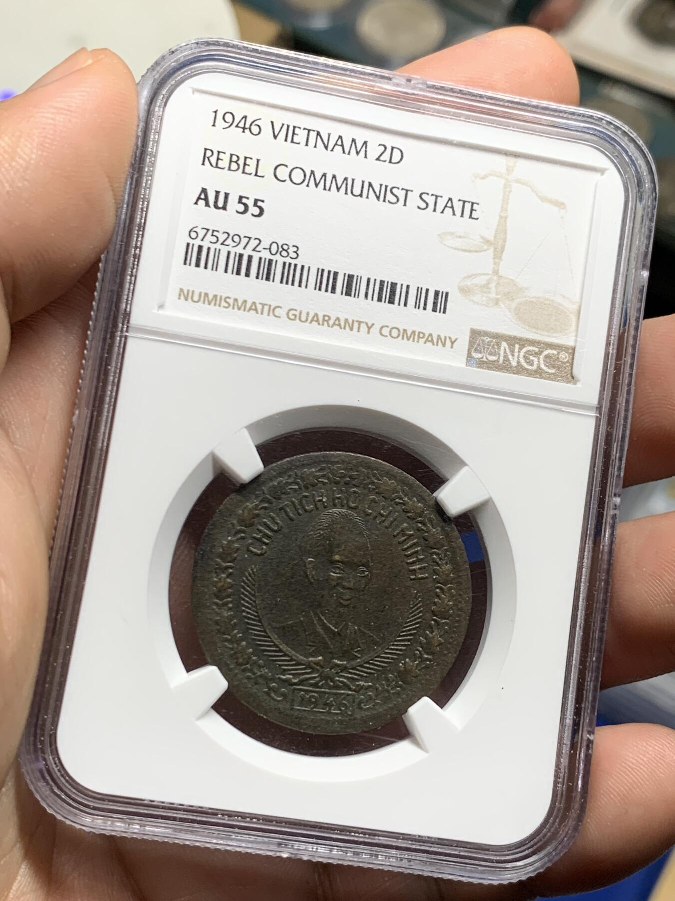 《竞宝斋》第284场- 周日，周一 2场连拍 （全场包邮） NGC AU55 1946年 越南民主共和国早期游击期2盾铜币 当时条件所限加上气候关系 好品难得 这枚全深打（看背面五角星）低评了