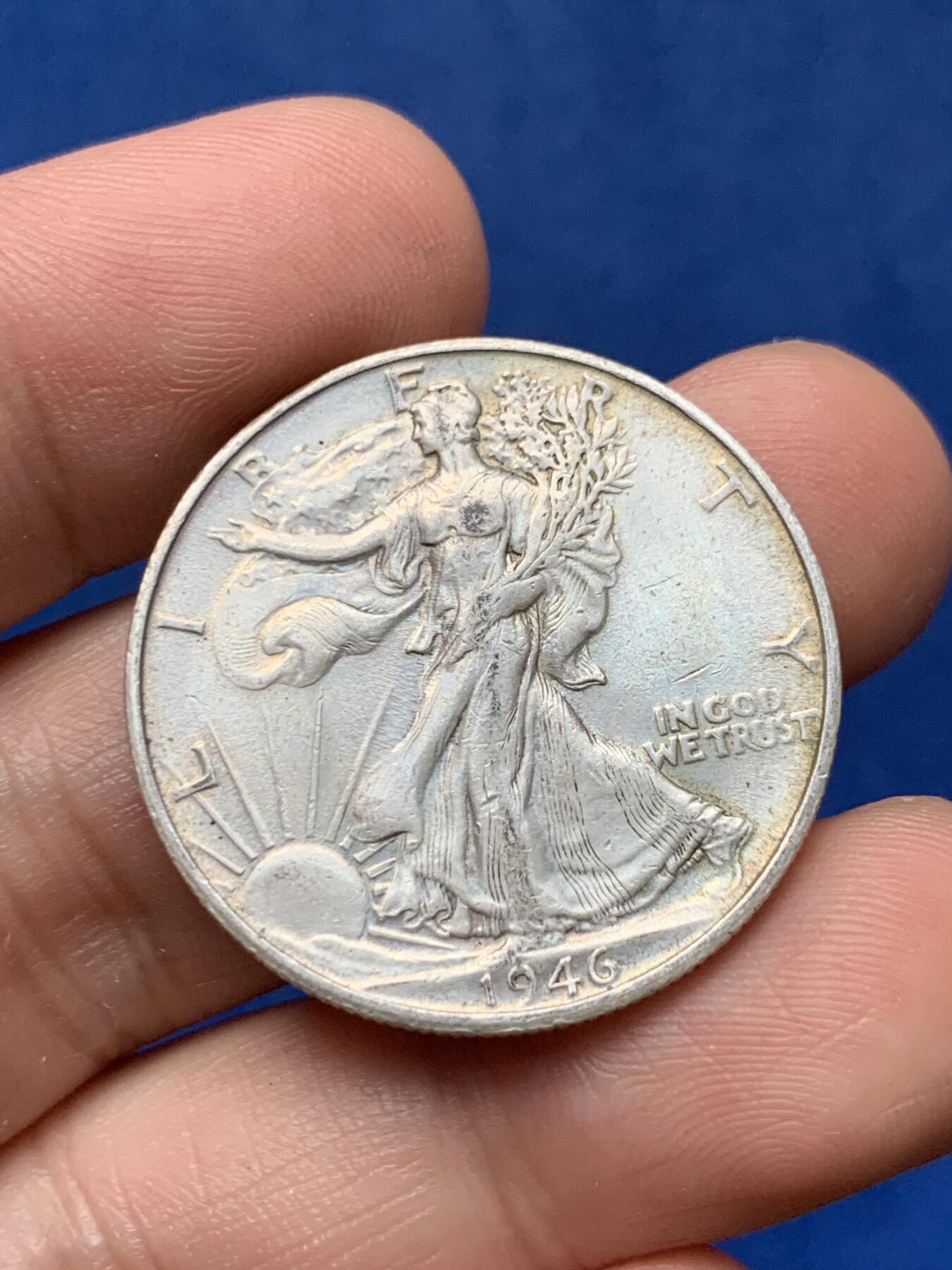 《竞宝斋》第284场- 周日，周一 2场连拍 （全场包邮） 美国1946行走女神半美元，AU状态，比磨平的通货好不少，适合裸币收集品种