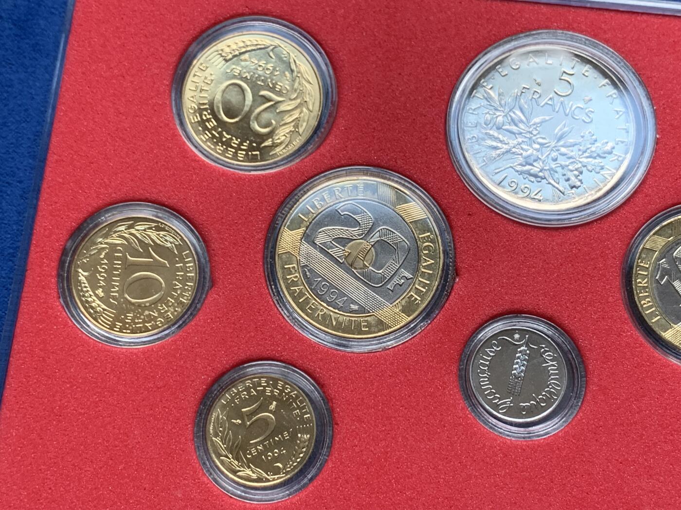 《竞宝斋》第284场- 周日，周一 2场连拍 （全场包邮） 法国1994年清年份官方套币 面值齐全 法系收藏必备 较为稀少