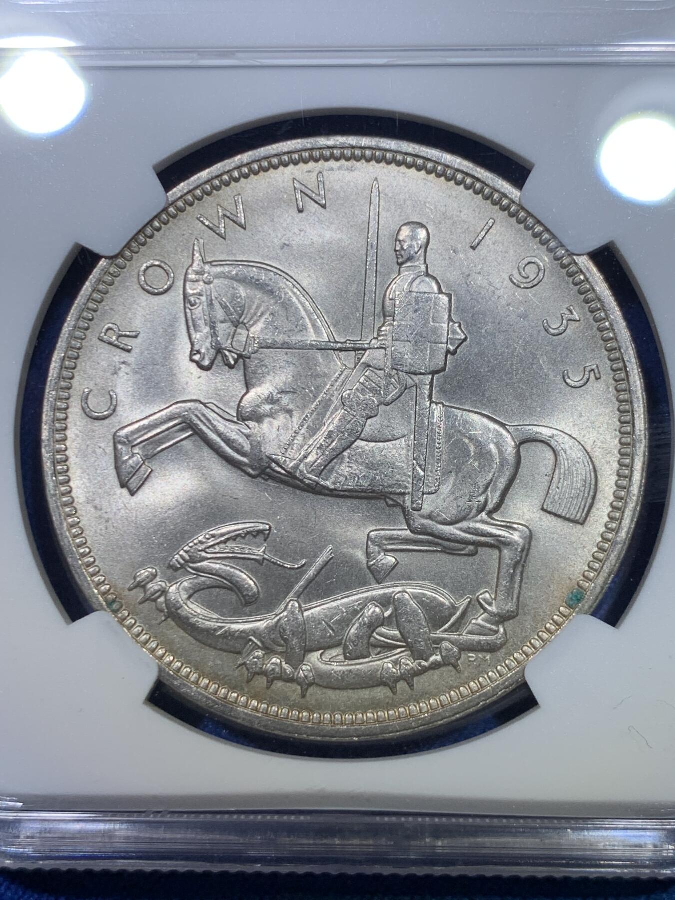 《竞宝斋》第284场- 周日，周一 2场连拍 （全场包邮） NGC MS62 英国1935年乔治五世克朗 经典木马剑