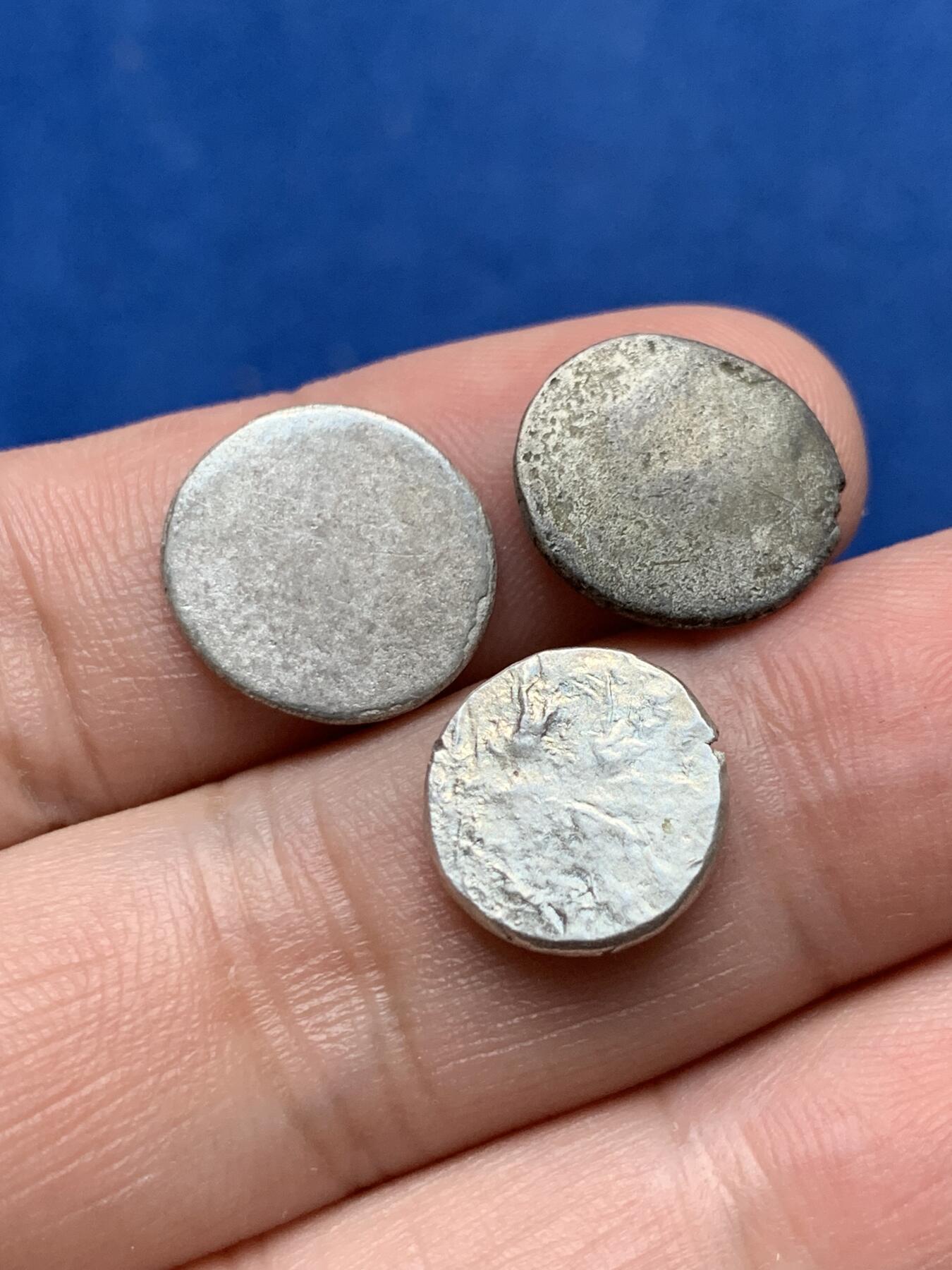 《竞宝斋》第284场- 周日，周一 2场连拍 （全场包邮） 3枚一组 柬埔寨小鸟银币