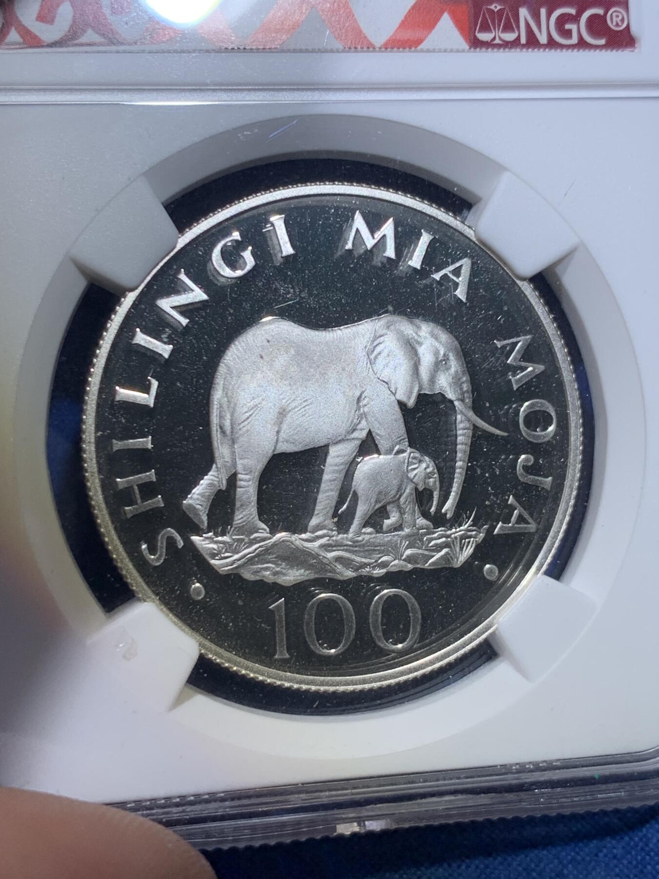 《竞宝斋》第284场- 周日，周一 2场连拍 （全场包邮） NGC PF68UC 坦桑尼亚1986年世界野生动物大象银币 红丝带定制标