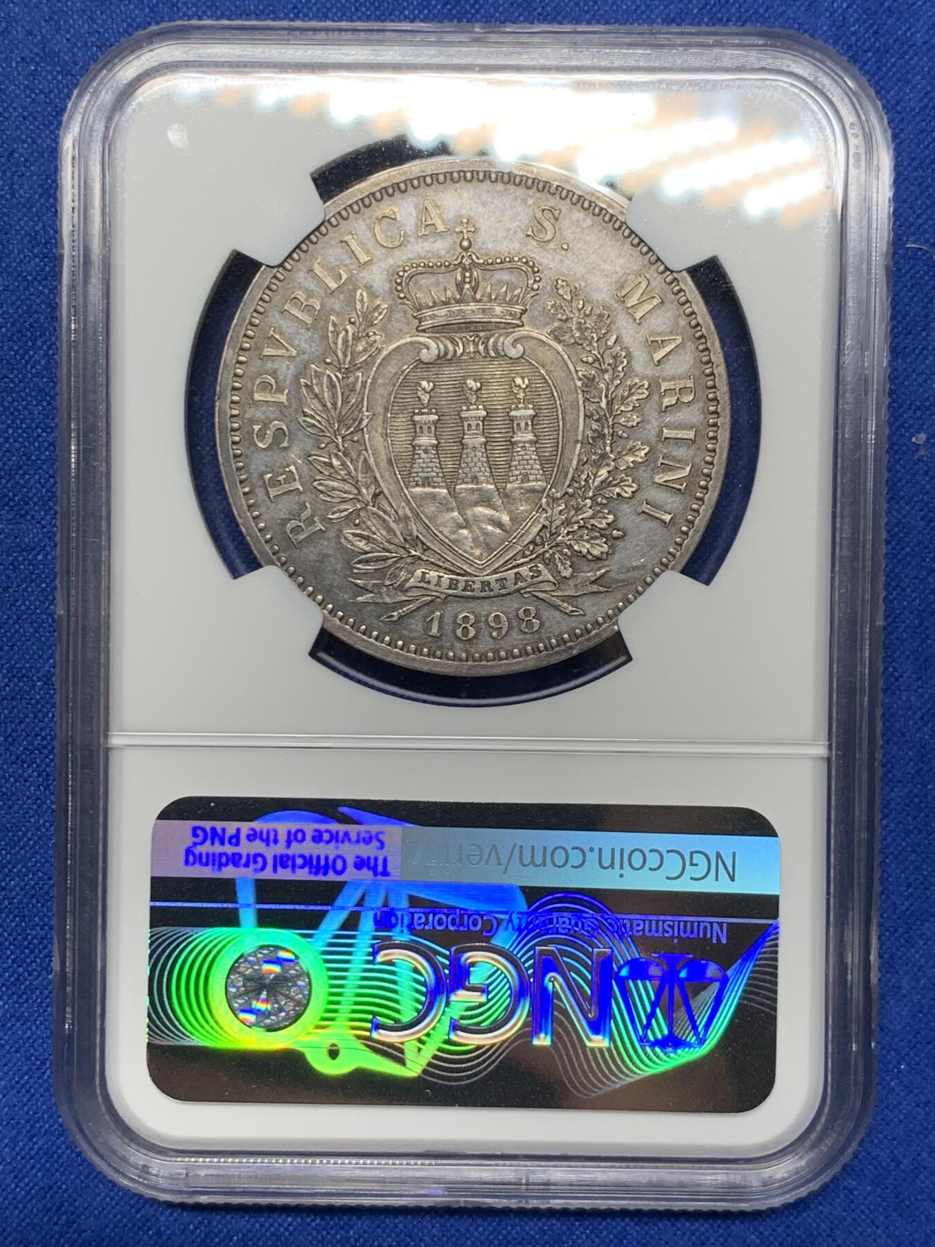 《竞宝斋》第284场- 周日，周一 2场连拍 （全场包邮） NGC-MS61 圣马力诺 1898 老版本圣马力诺5里拉神父。此币发行量18000，打的非常好 值得收藏把玩