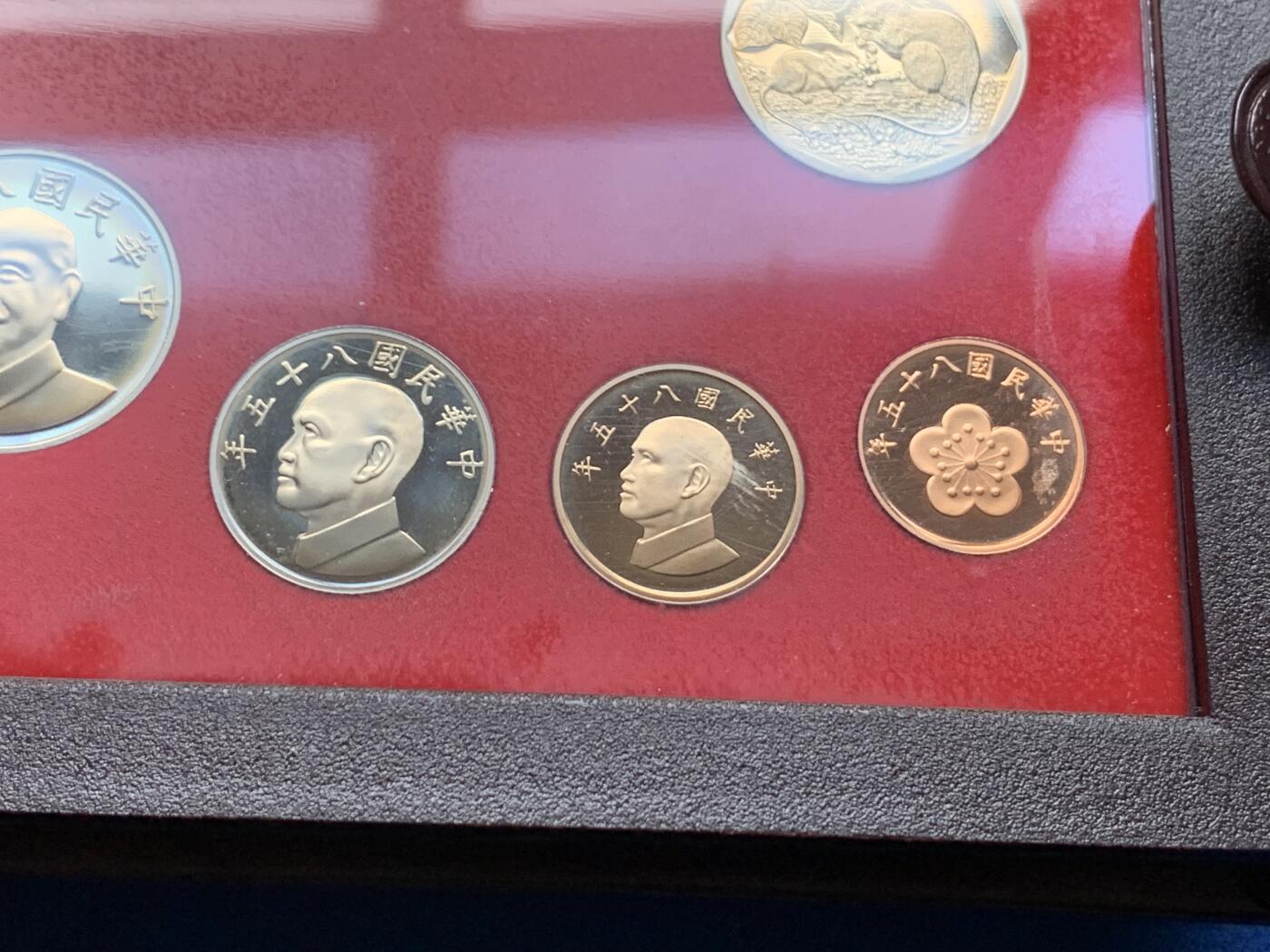 《竞宝斋》第284场- 周日，周一 2场连拍 （全场包邮） 台湾省民国八十五年第一轮鼠年精致套币 早期少见品种