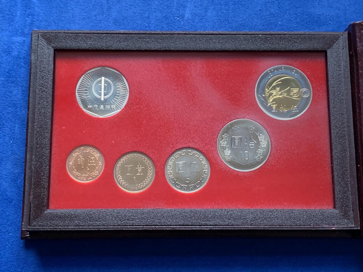 《竞宝斋》第284场- 周日，周一 2场连拍 （全场包邮） 台湾省民国八十五年第一轮鼠年精致套币 早期少见品种