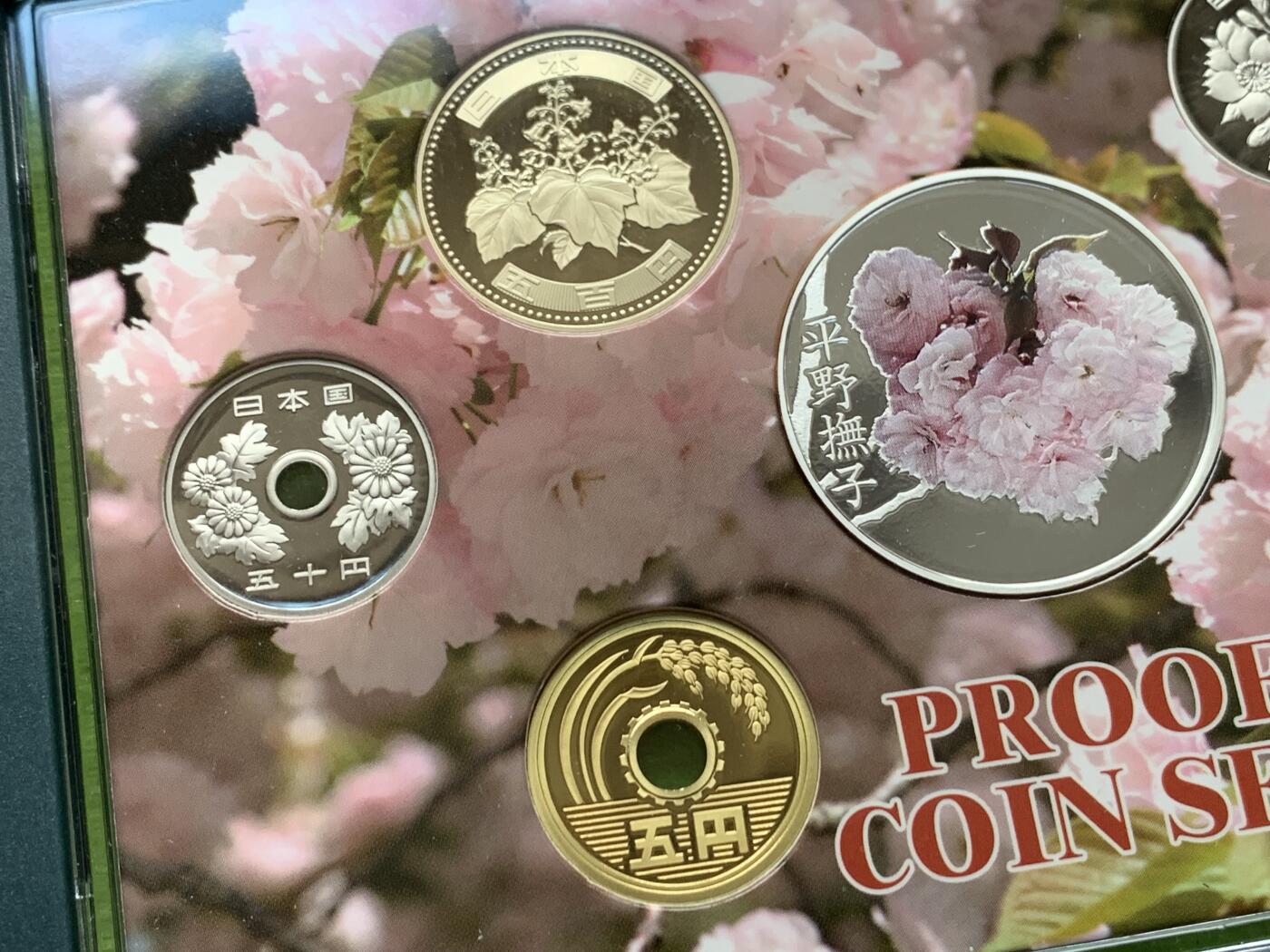 《竞宝斋》第284场- 周日，周一 2场连拍 （全场包邮） 日本 2009年 赏樱-平野抚子 精制套币 含1枚20克镀金银章