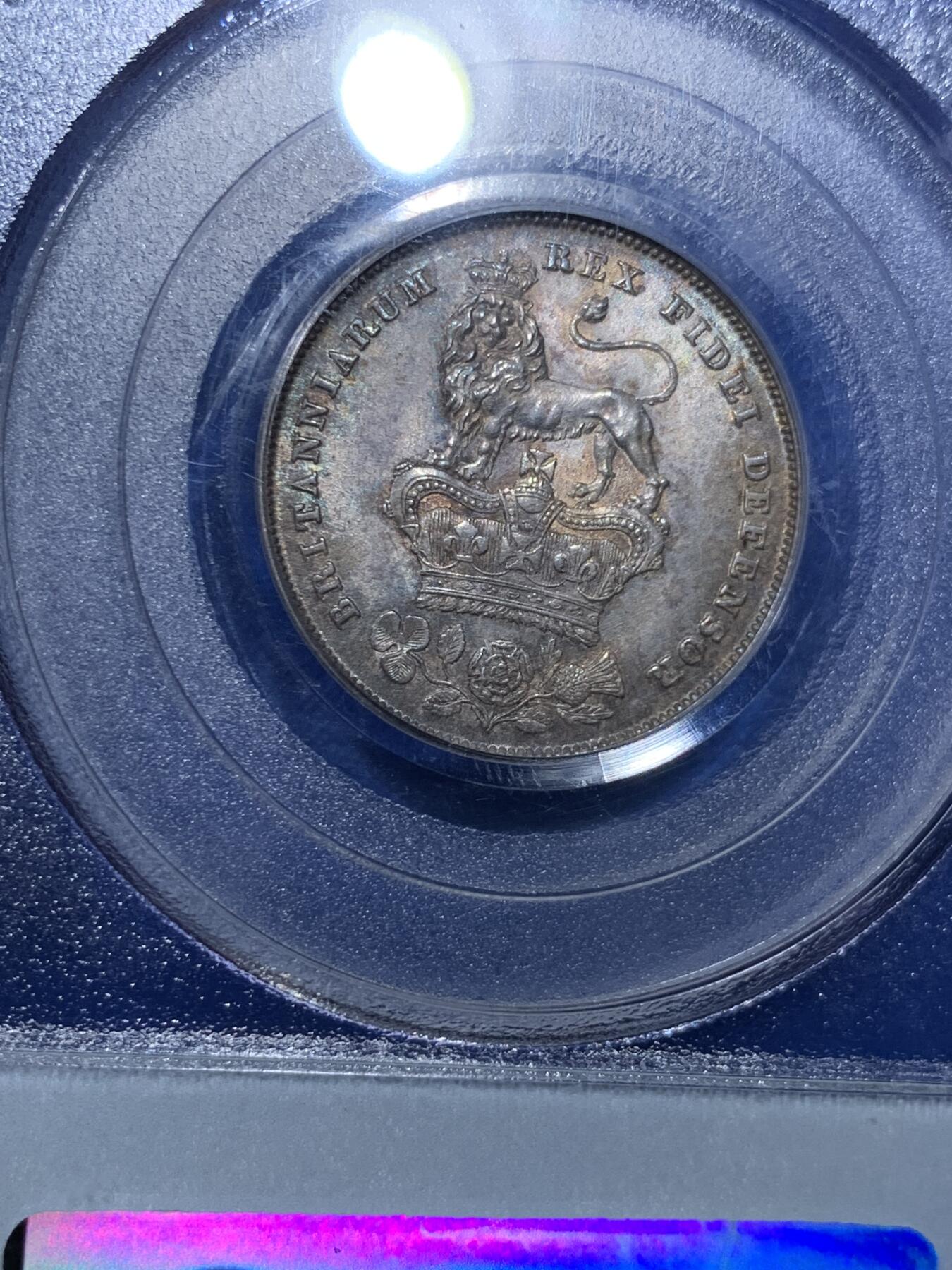 《竞宝斋》第284场- 周日，周一 2场连拍 （全场包邮） PCGS MS63 英国1825乔治四世先令 老白盒严评加持可加分 灰黑色英伦包浆，背面狮子雄伟栩栩如生，皇冠饱满，乔四一直都是英系大热！和三花一样精美。