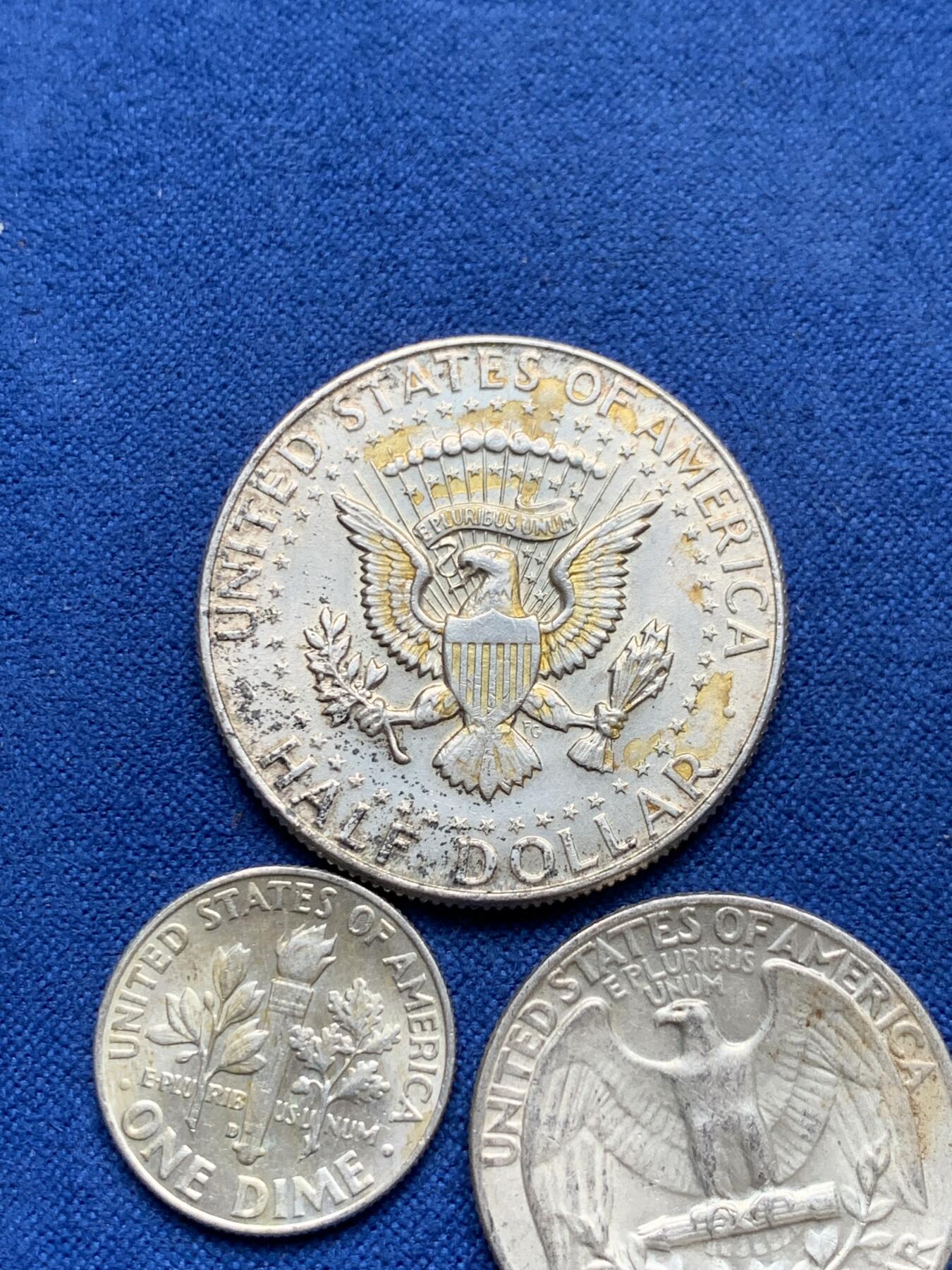 《竞宝斋》第284场- 周日，周一 2场连拍 （全场包邮） 3枚一组 原光好品1964美国高银版银币，包含肯尼迪半美元，华盛顿25美分，10美分，仅银价已130多元