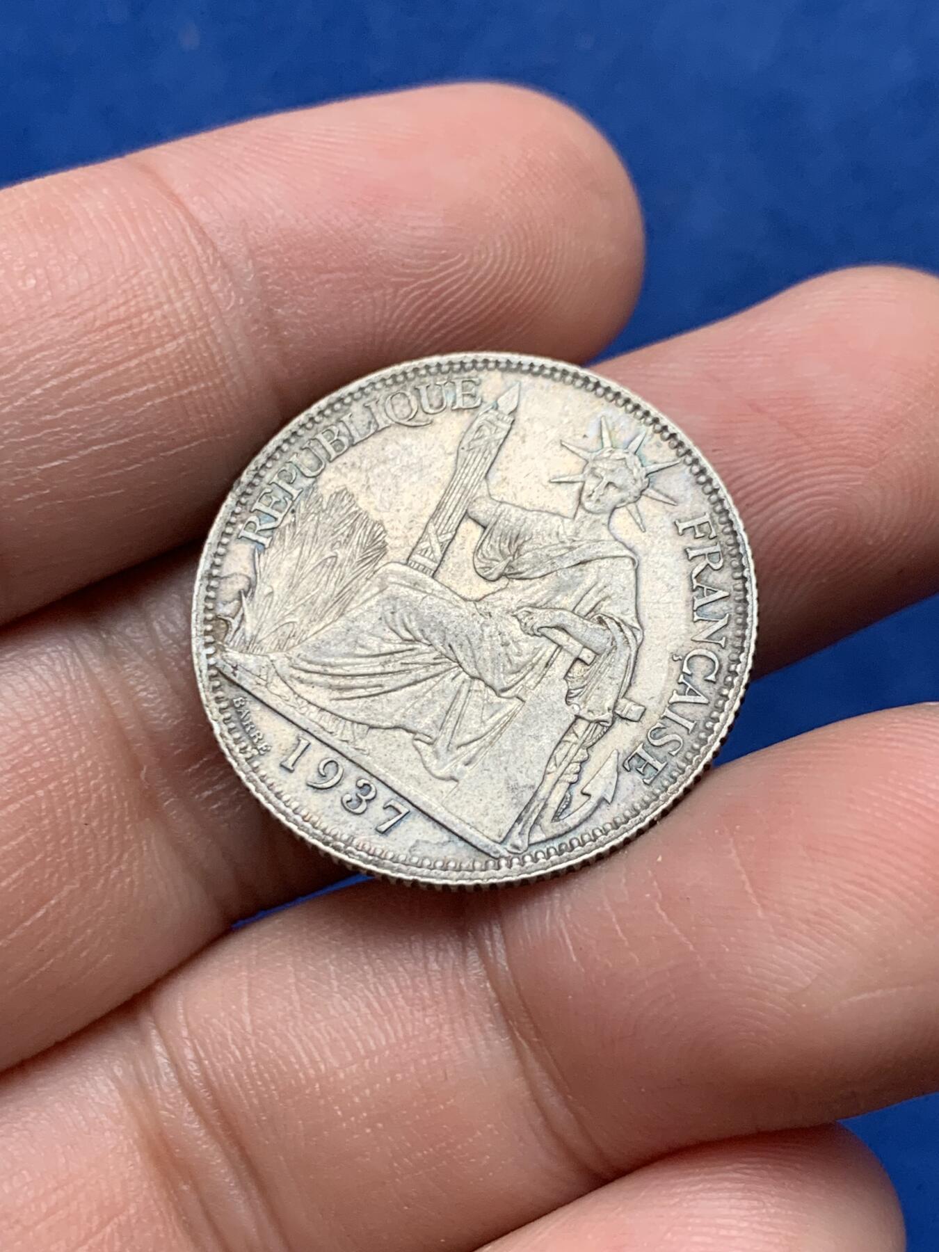 《竞宝斋》第284场- 周日，周一 2场连拍 （全场包邮） 法国1937年坐洋20分 双面传世老包浆 细节较好 状态不错