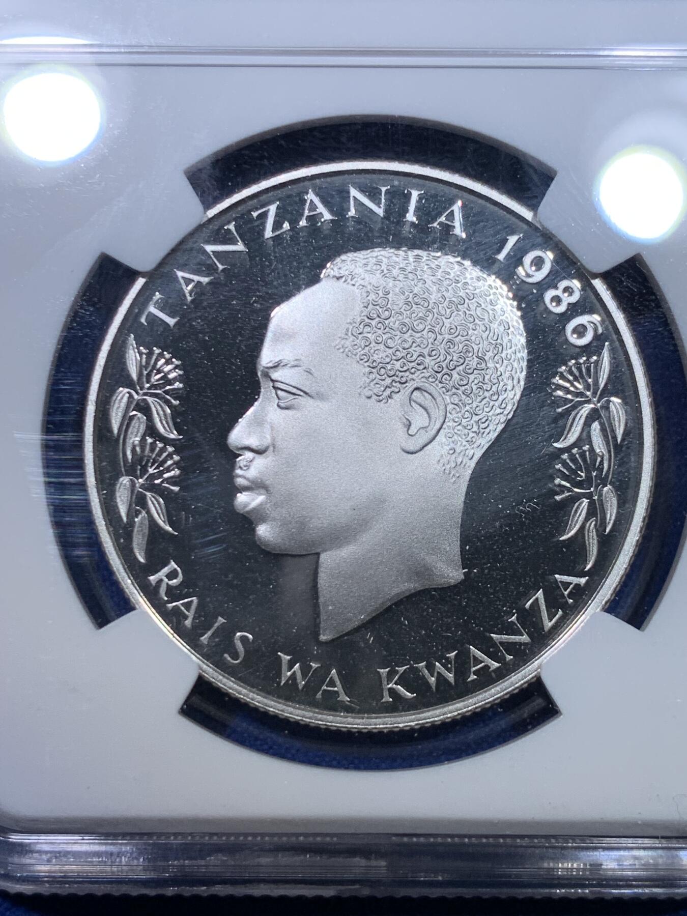 《竞宝斋》第284场- 周日，周一 2场连拍 （全场包邮） NGC PF68UC 坦桑尼亚1986年世界野生动物大象银币 红丝带定制标