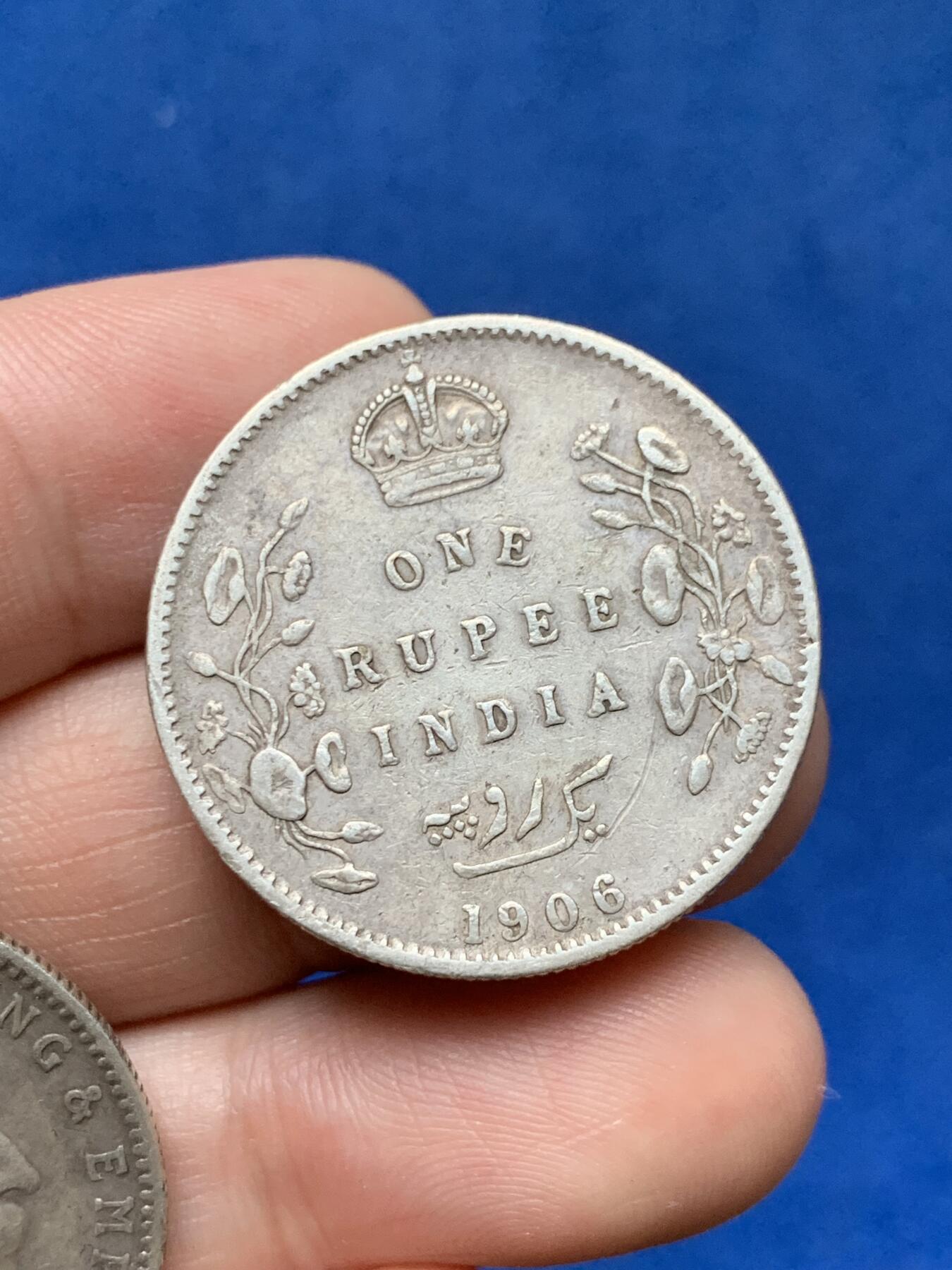 《竞宝斋》第284场- 周日，周一 2场连拍 （全场包邮） 两枚一组 1905年1906年印度爱七1卢比银币 原味