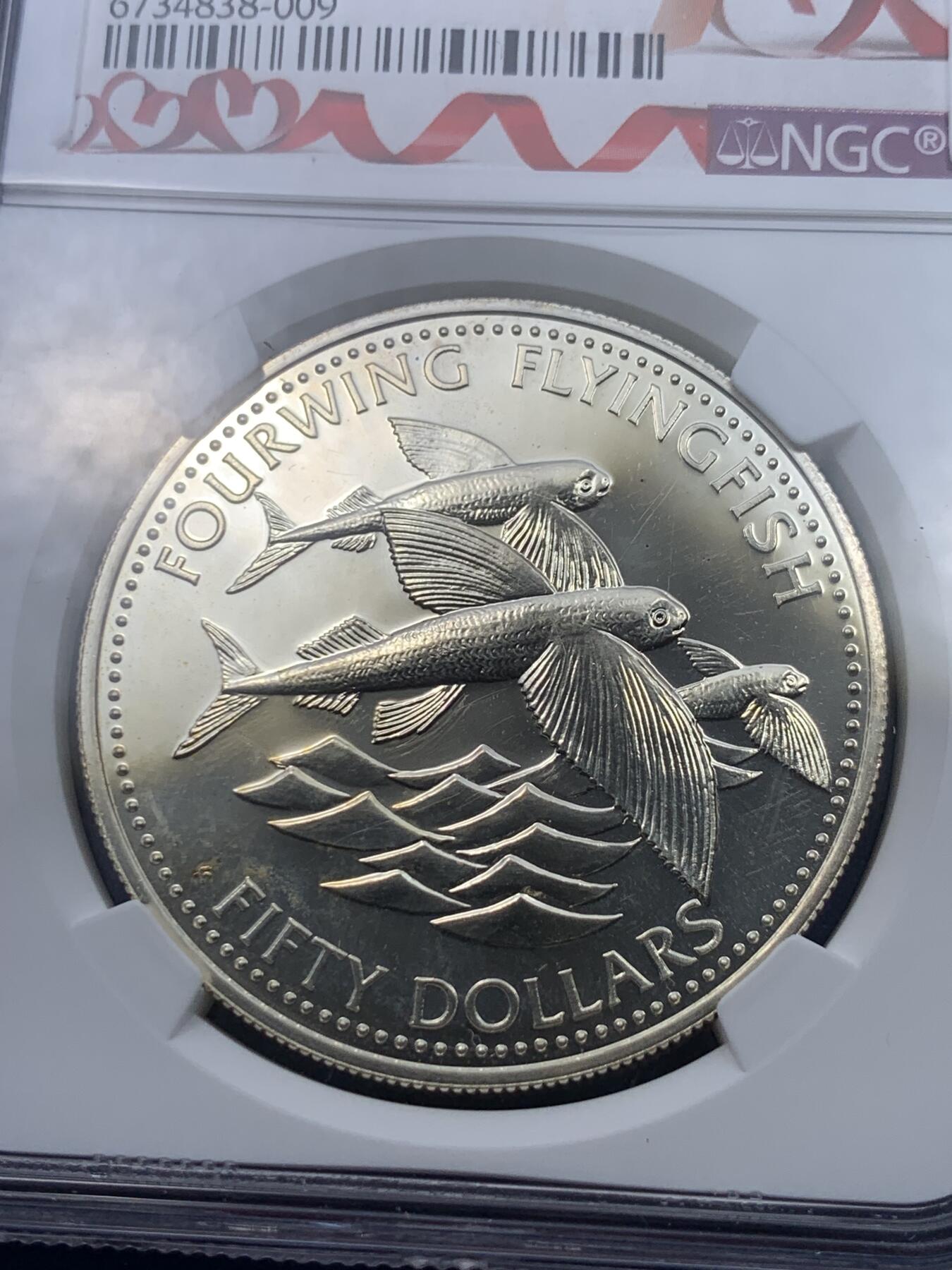 《竞宝斋》第284场- 周日，周一 2场连拍 （全场包邮） NGC MS64 巴巴多斯1984四翼飞鱼50元银币 红丝带定制标